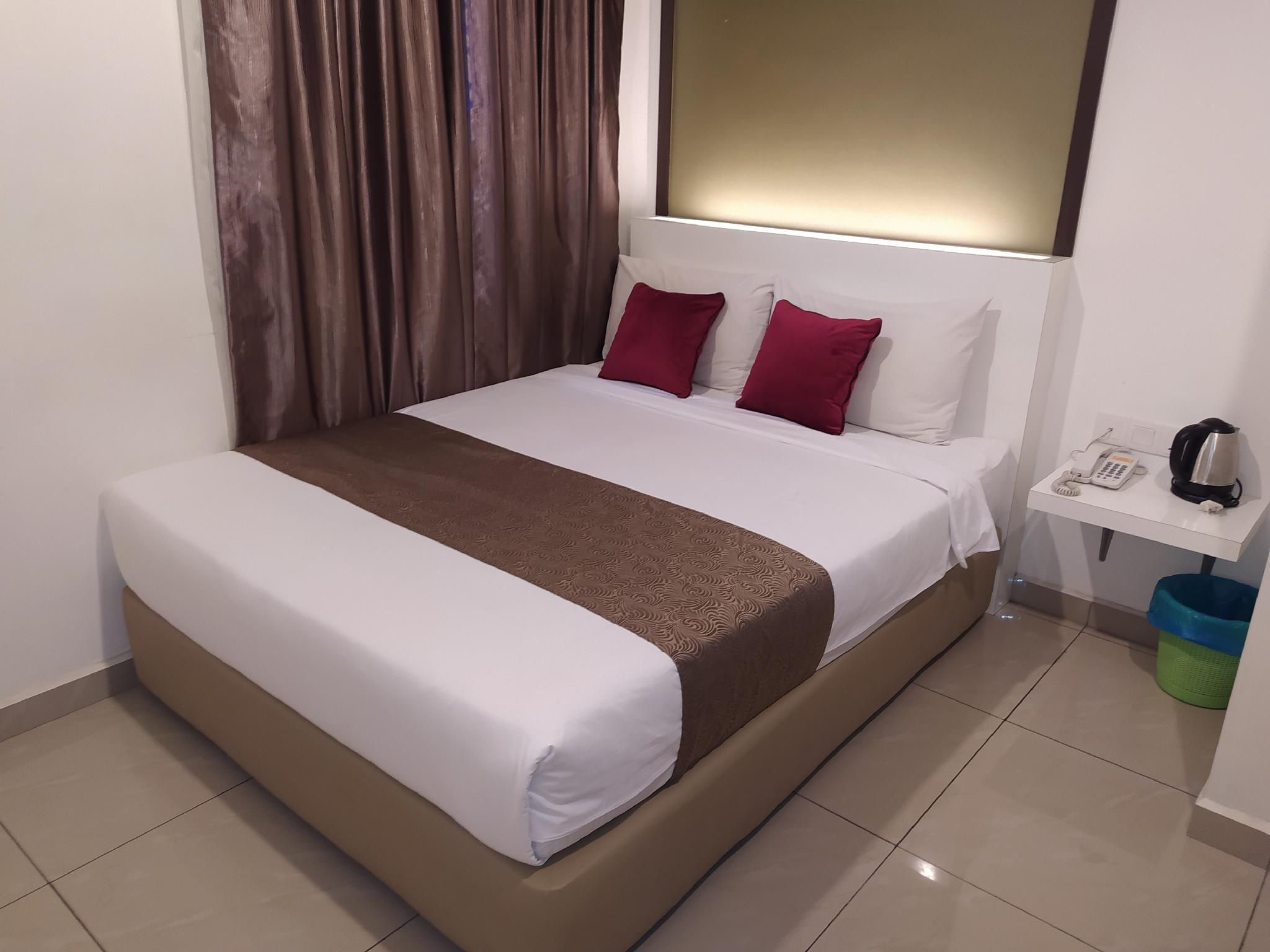 Standard Queen Room