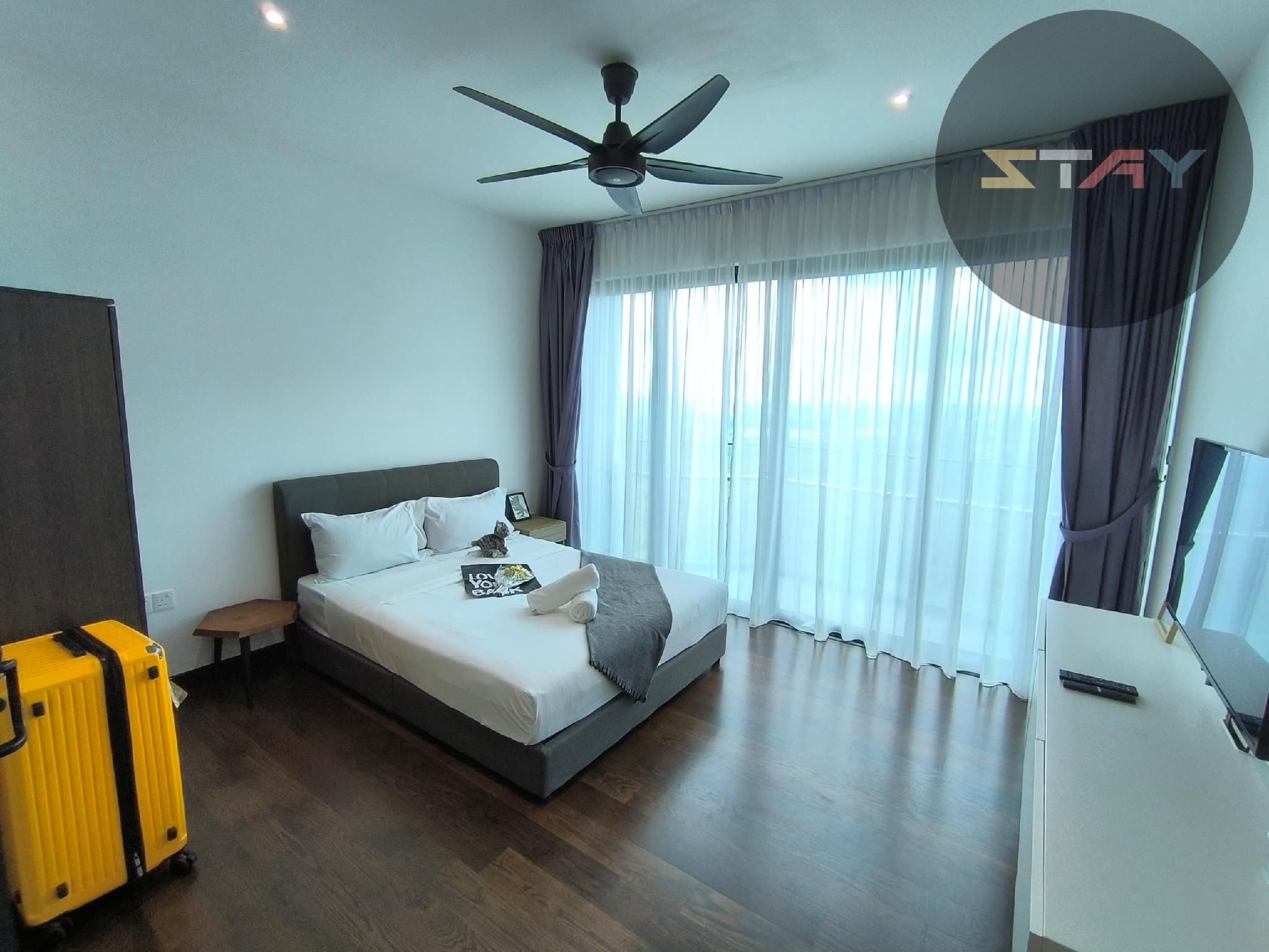 Studio Apartment with Balcony