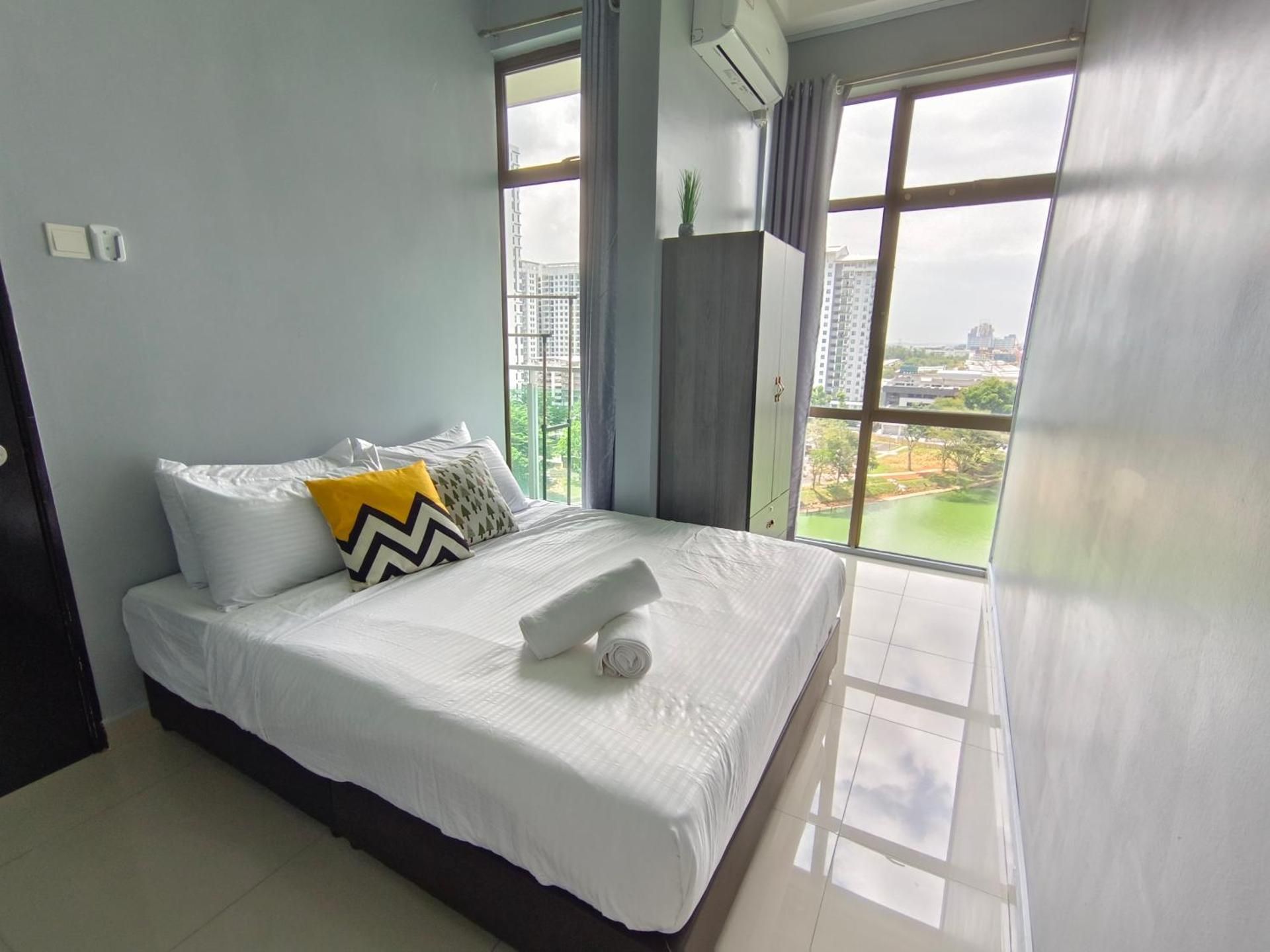 Three-Bedroom Apartment with Lake View