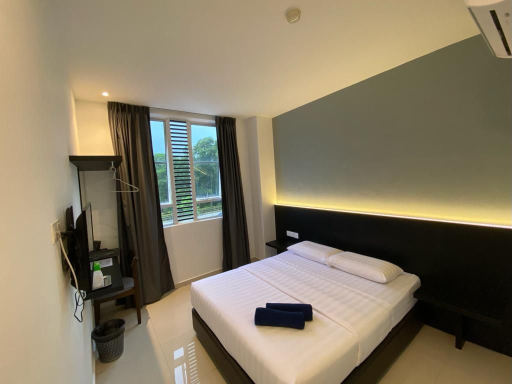 Deluxe Queen Room with View
