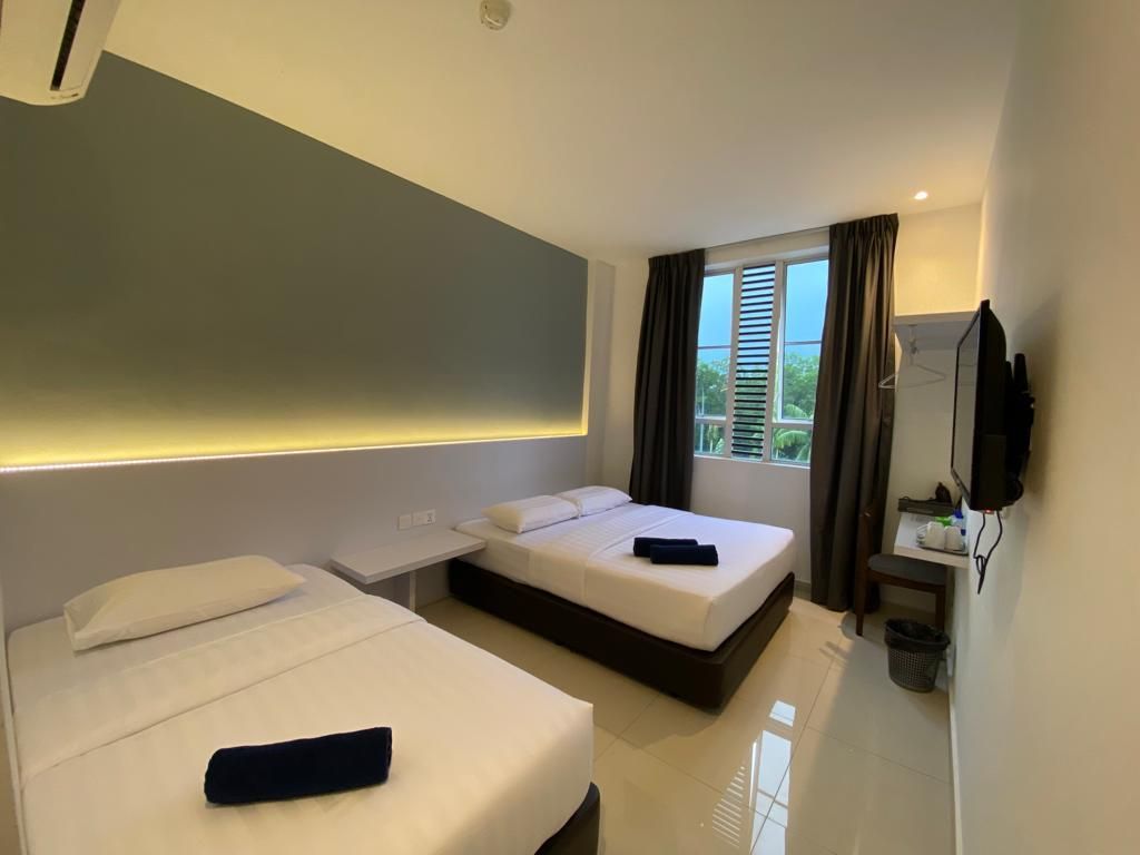 Deluxe Triple Room with Window