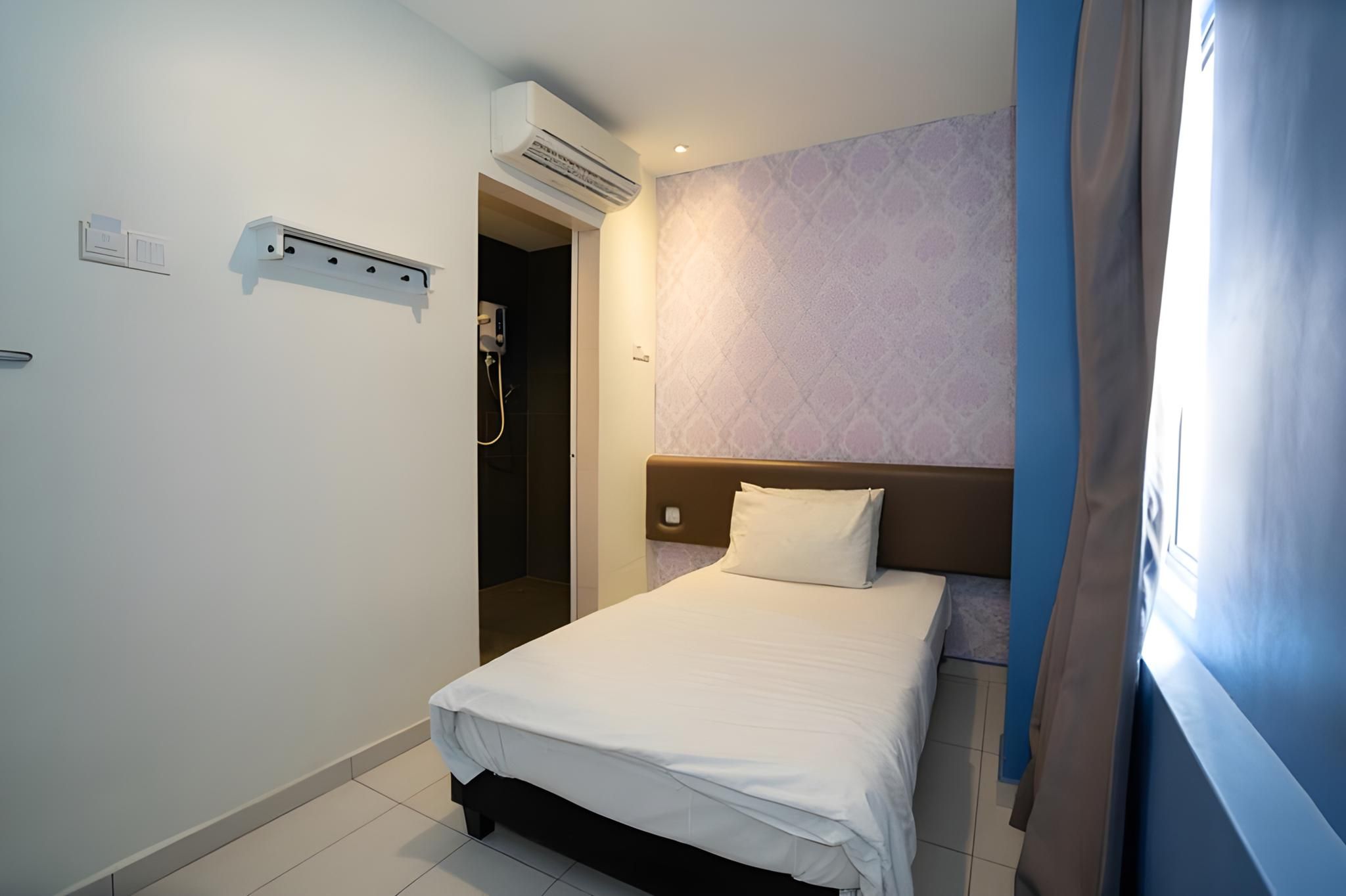 Single Room with View - Non-Smoking