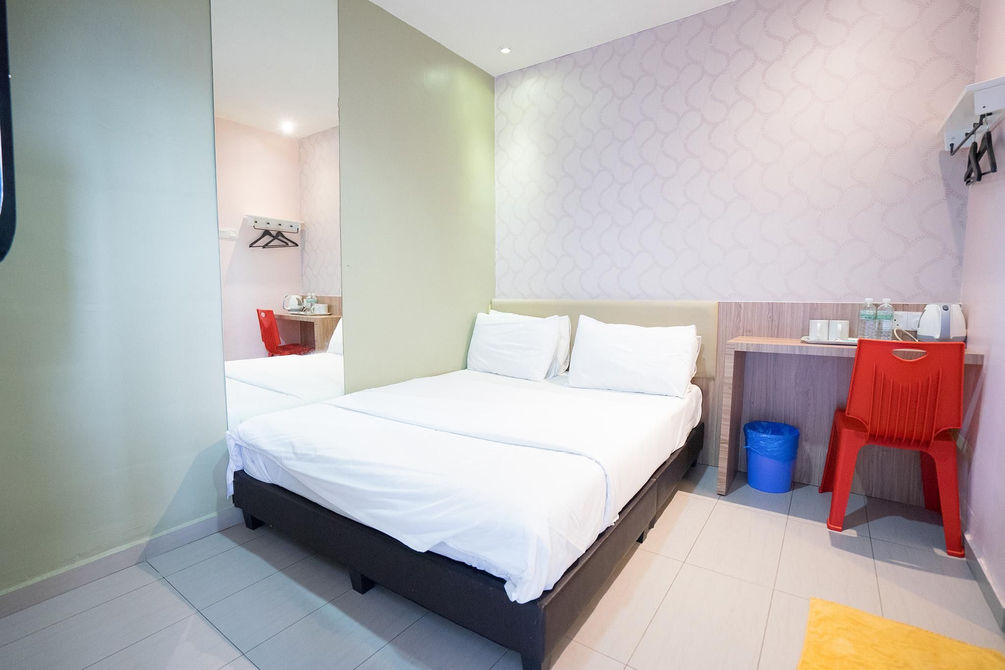 1 Queen Room