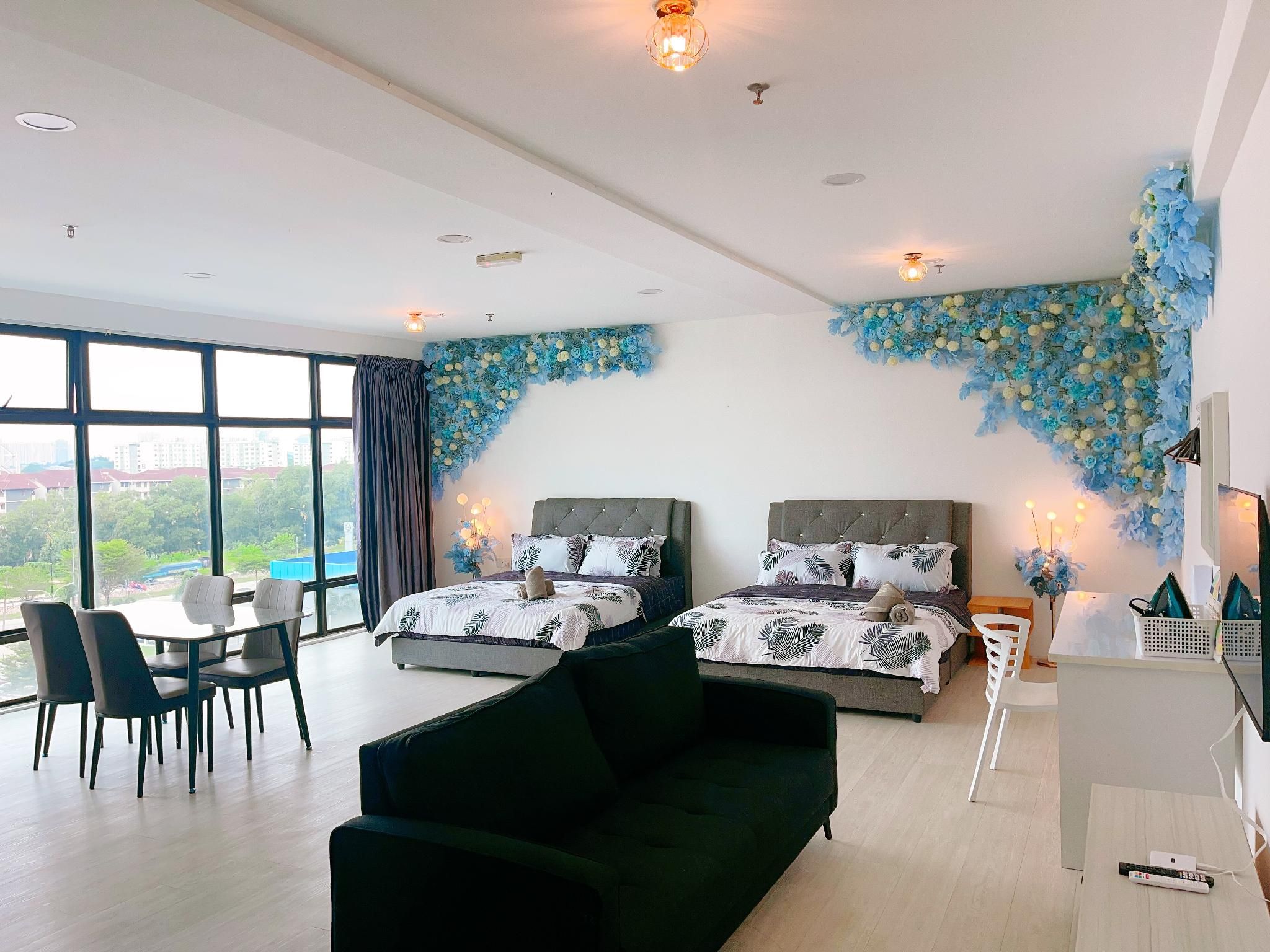 Deluxe Queen Suite