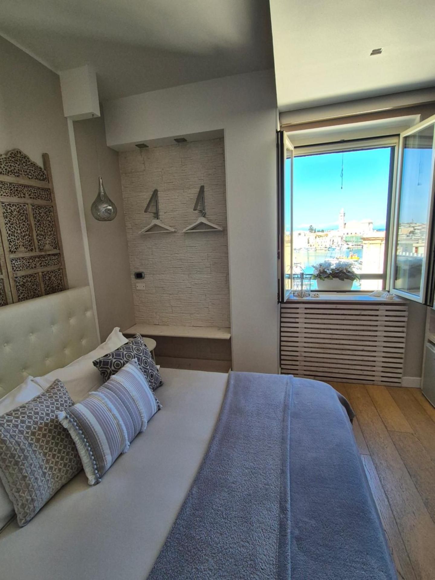 Deluxe Double Room with Window and Sea View