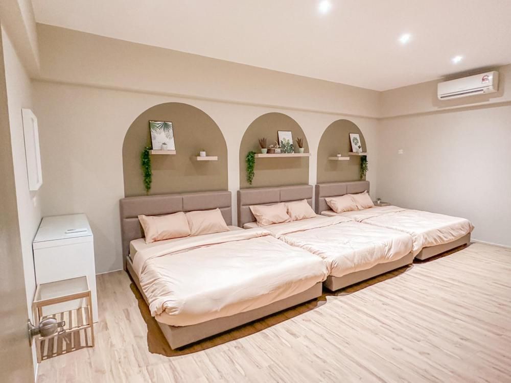 Four-Bedroom Deluxe Apartment