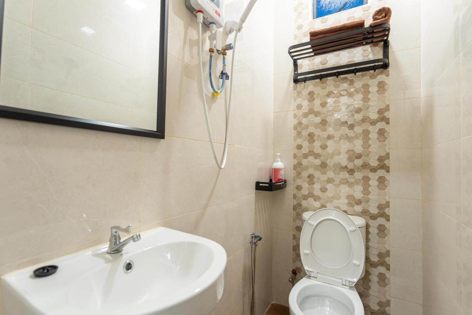 TKT Guesthouse Deluxe Double or Twin 3