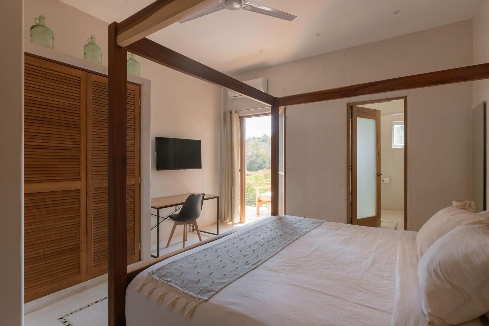 Deluxe King Suite