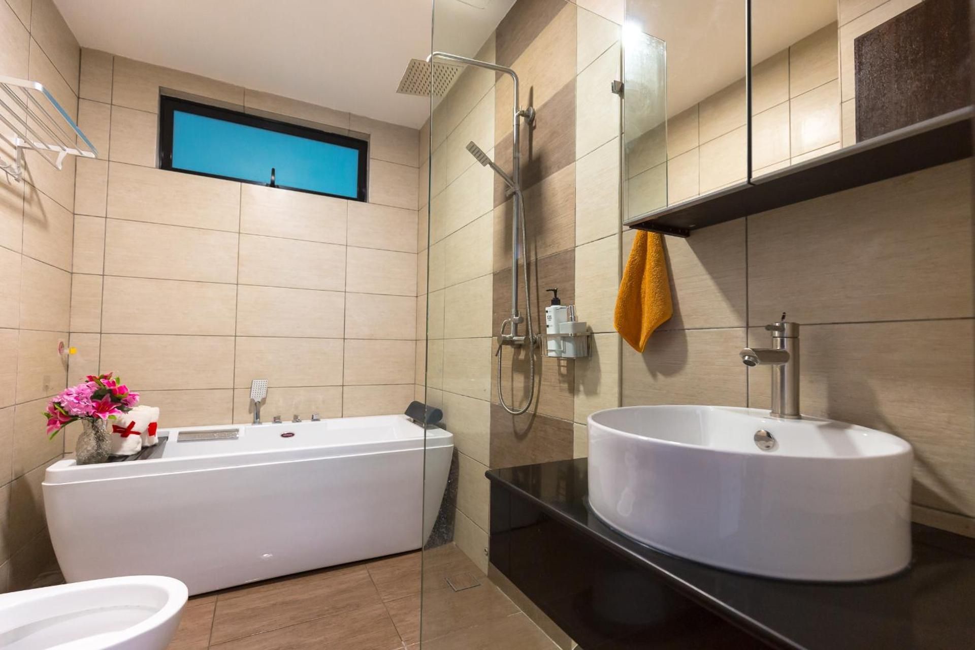 One-Bedroom Apartment with City View