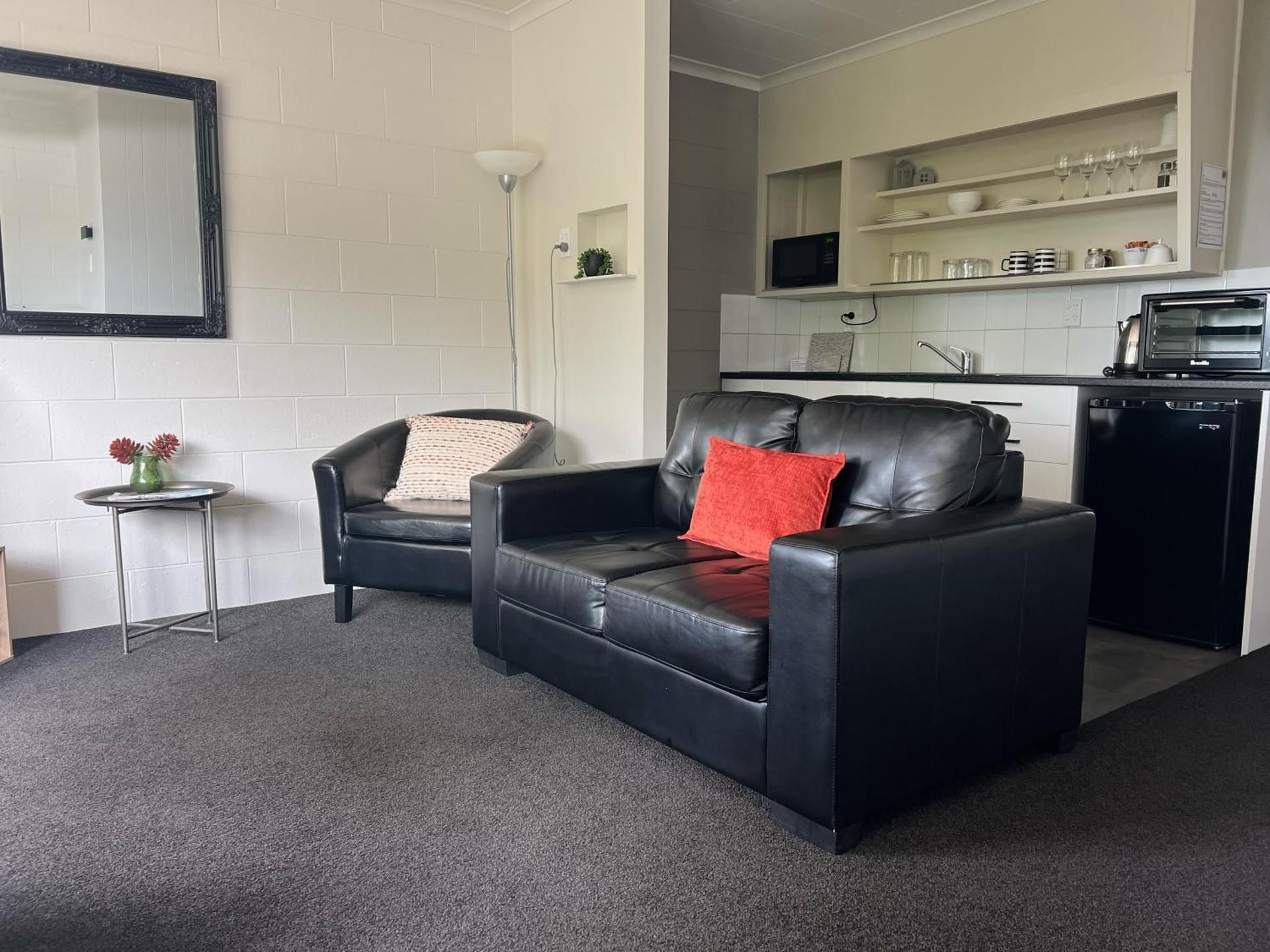 Golden Leaf Apartments One-Bedroom Apartment Upstairs access 2