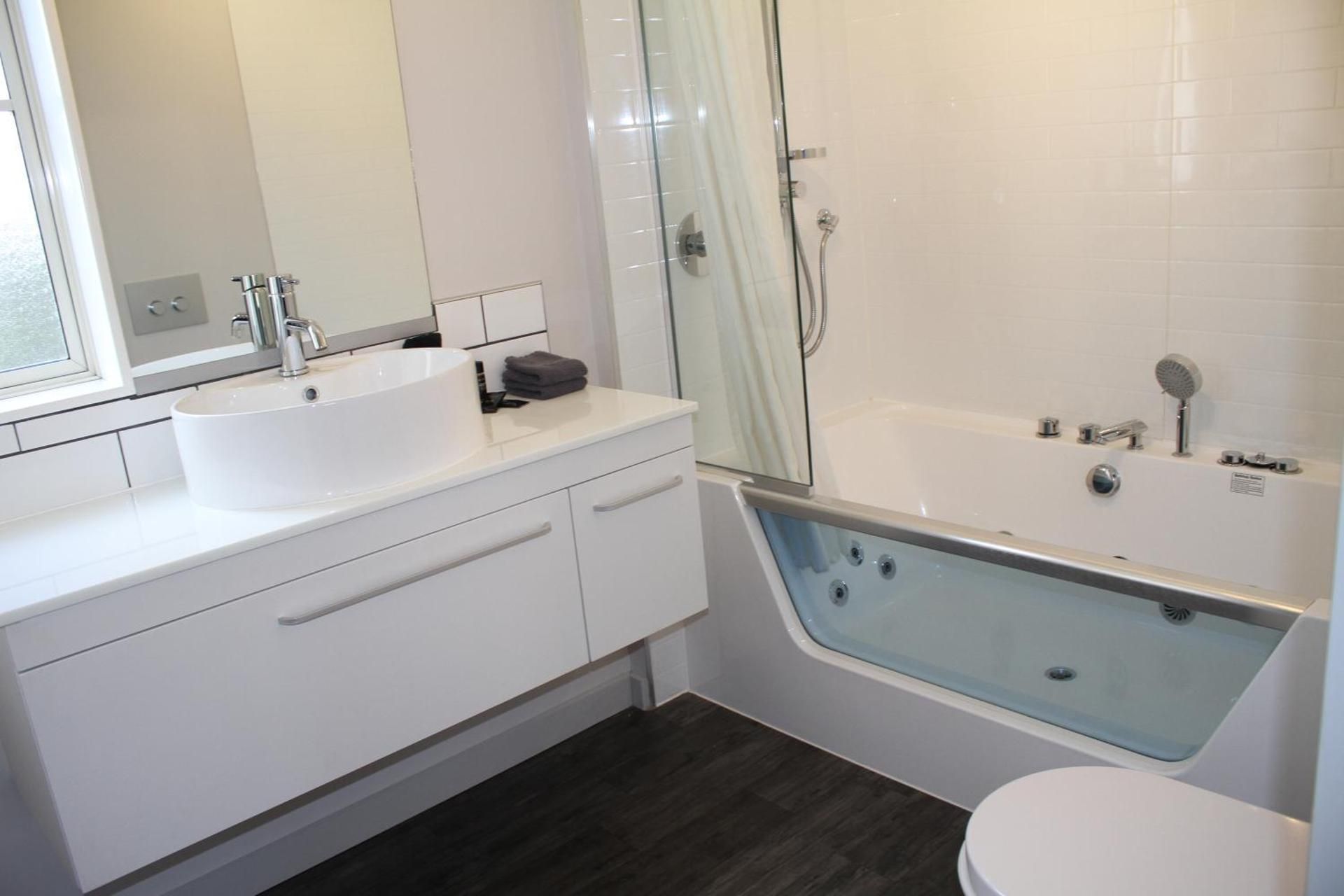 Studio with Spa Bath
