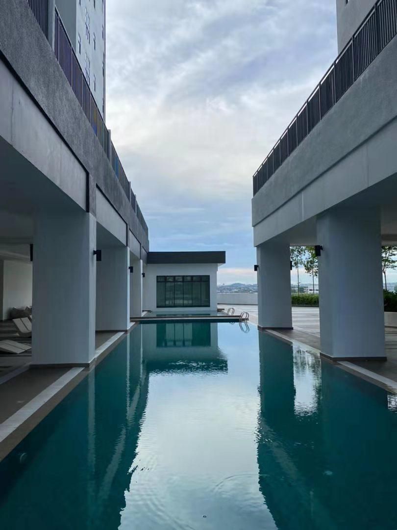 swimming pool [outdoor]