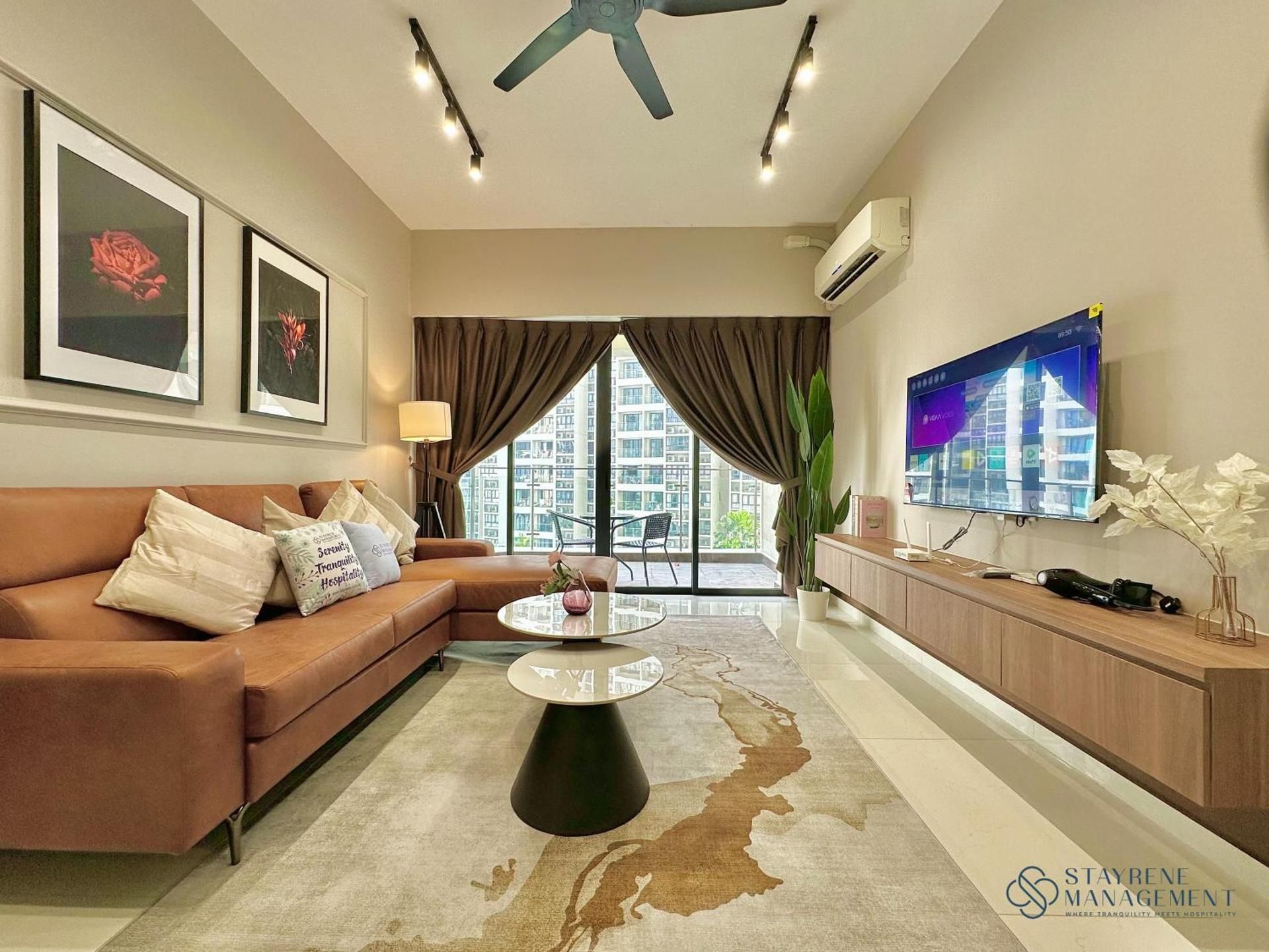 Apartment with Pool View