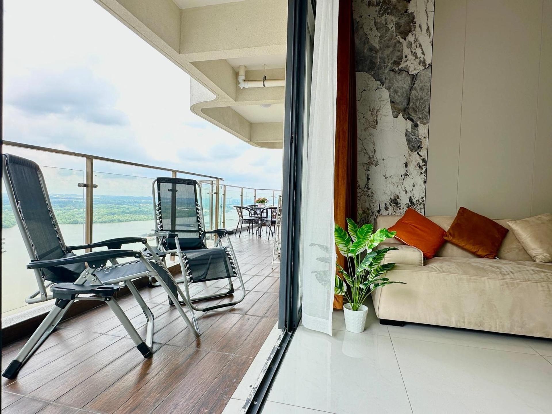 Three-Bedroom Apartment with Ocean View
