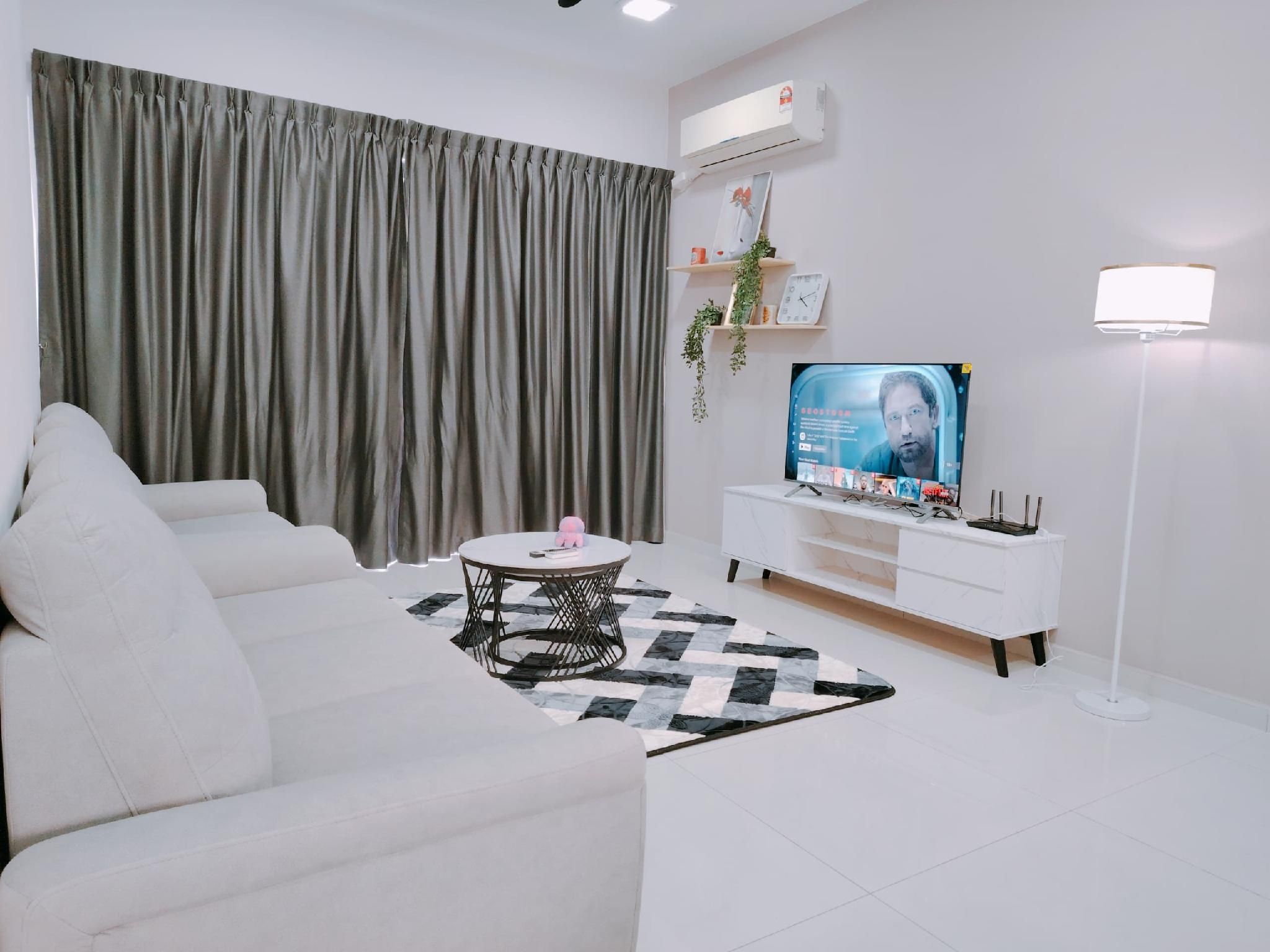 Partial Sea View Family Room with Balcony