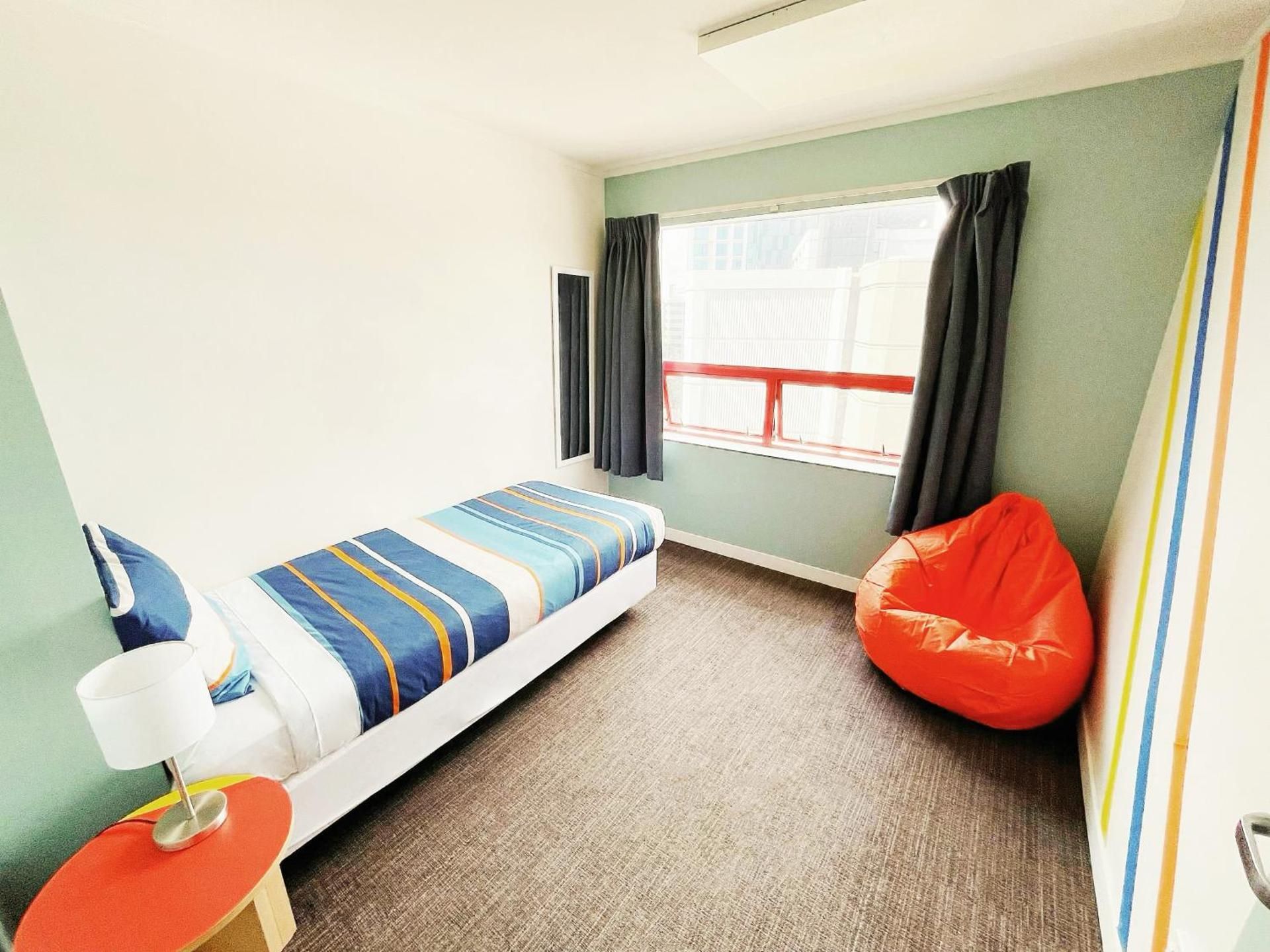 United Auckland Single Room with Shared Bathroom 2