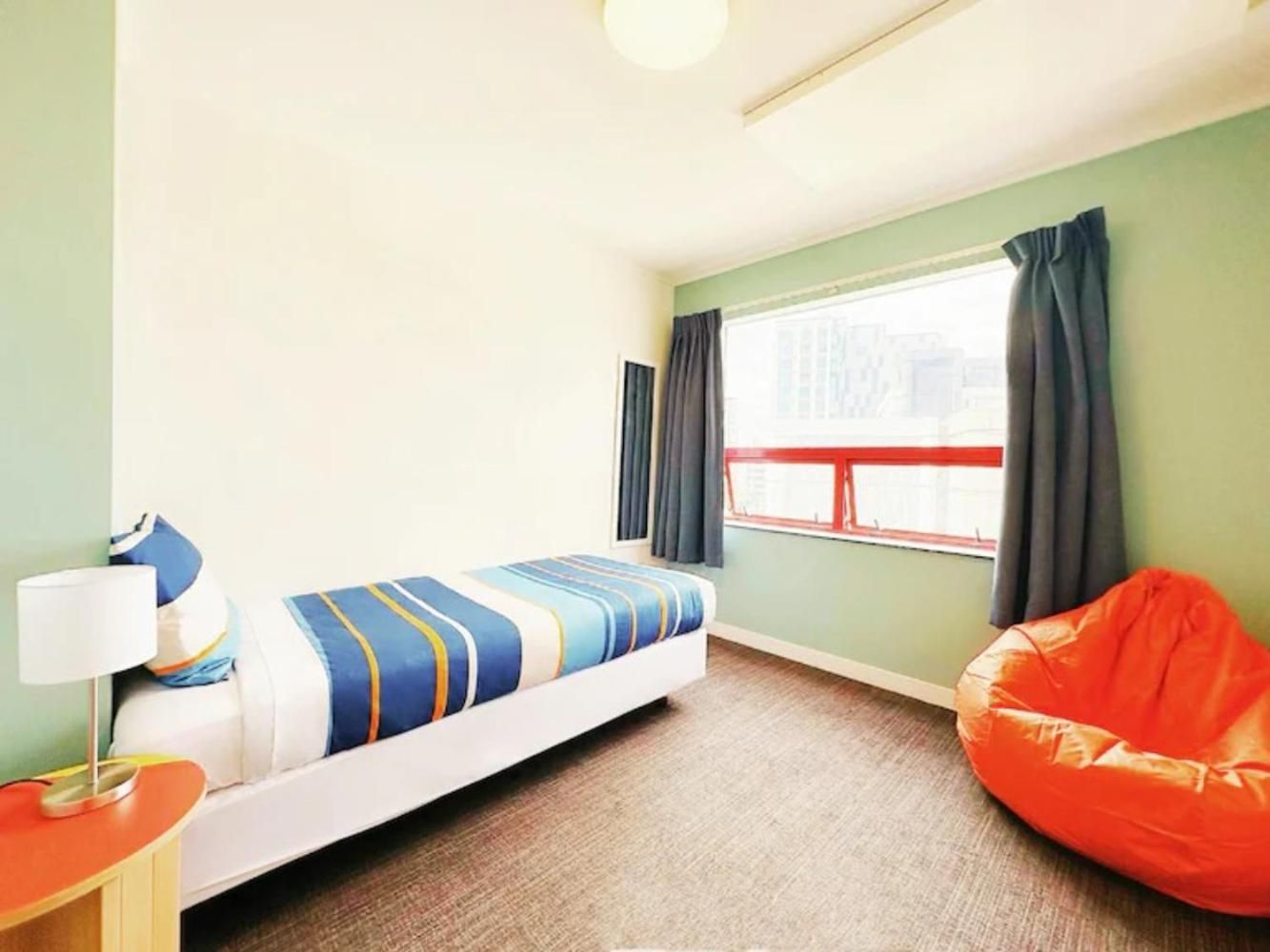 United Auckland Single Room with Shared Bathroom