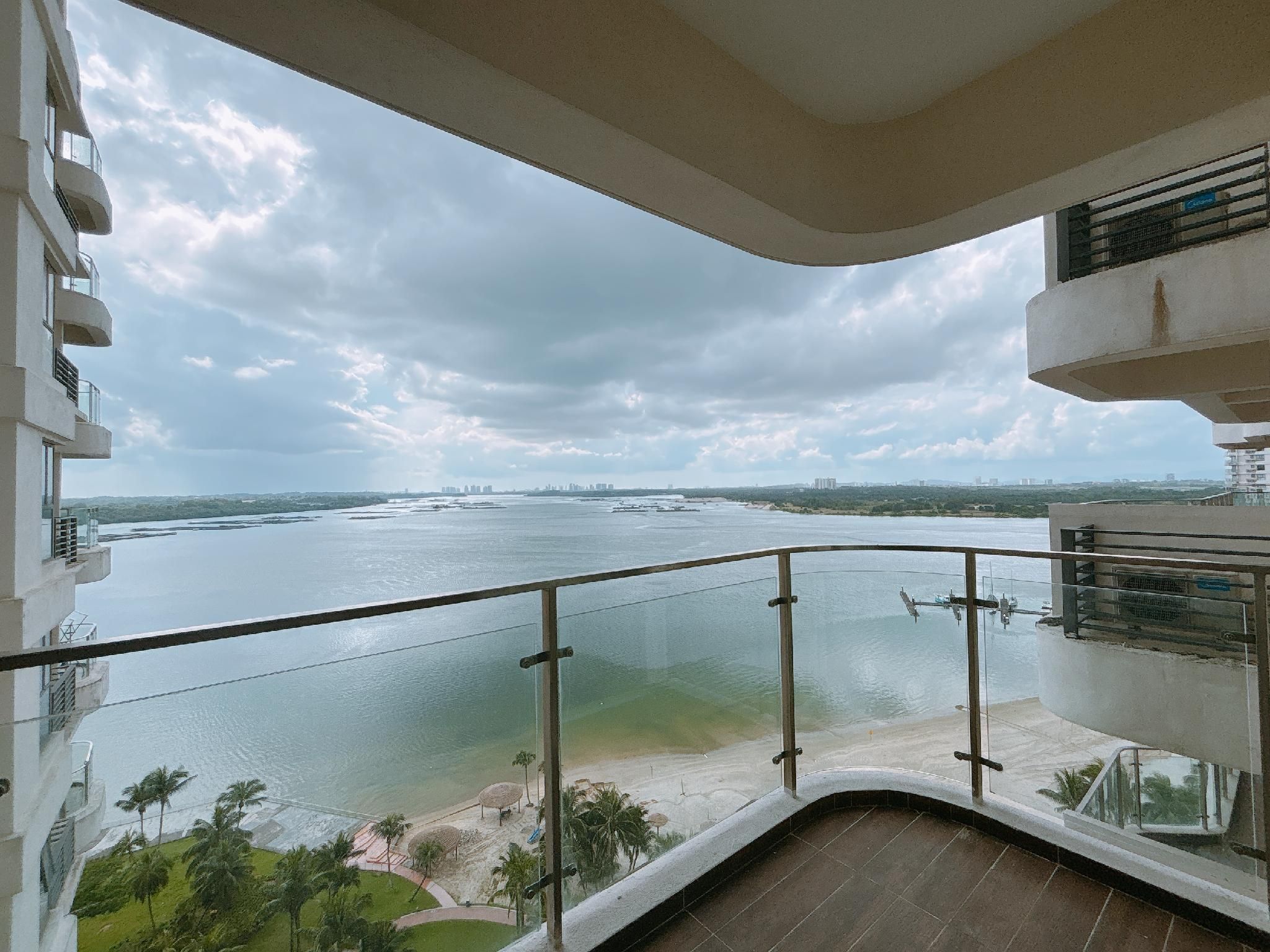 Seaview Beachfront Room