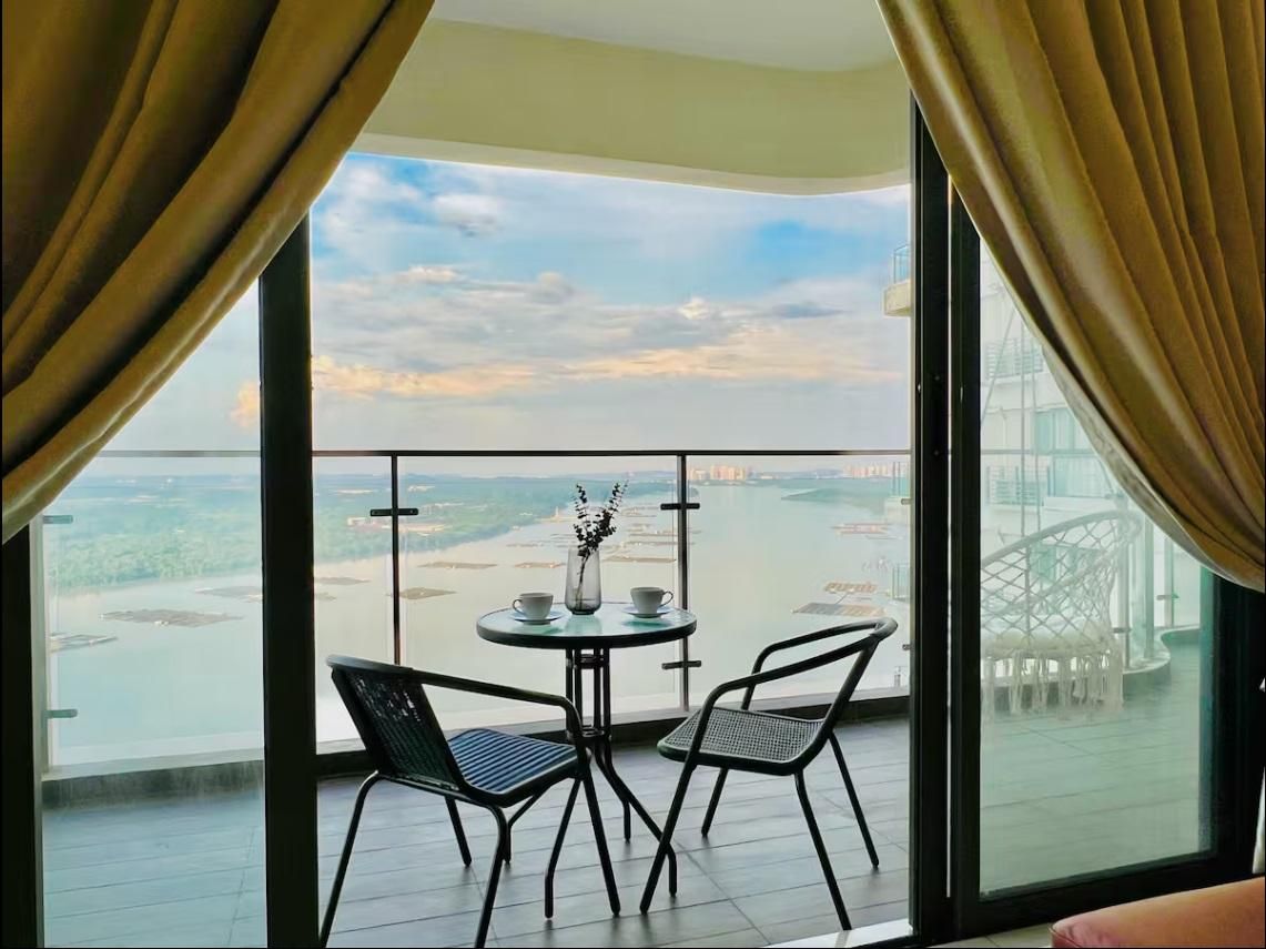 Apartment 10B