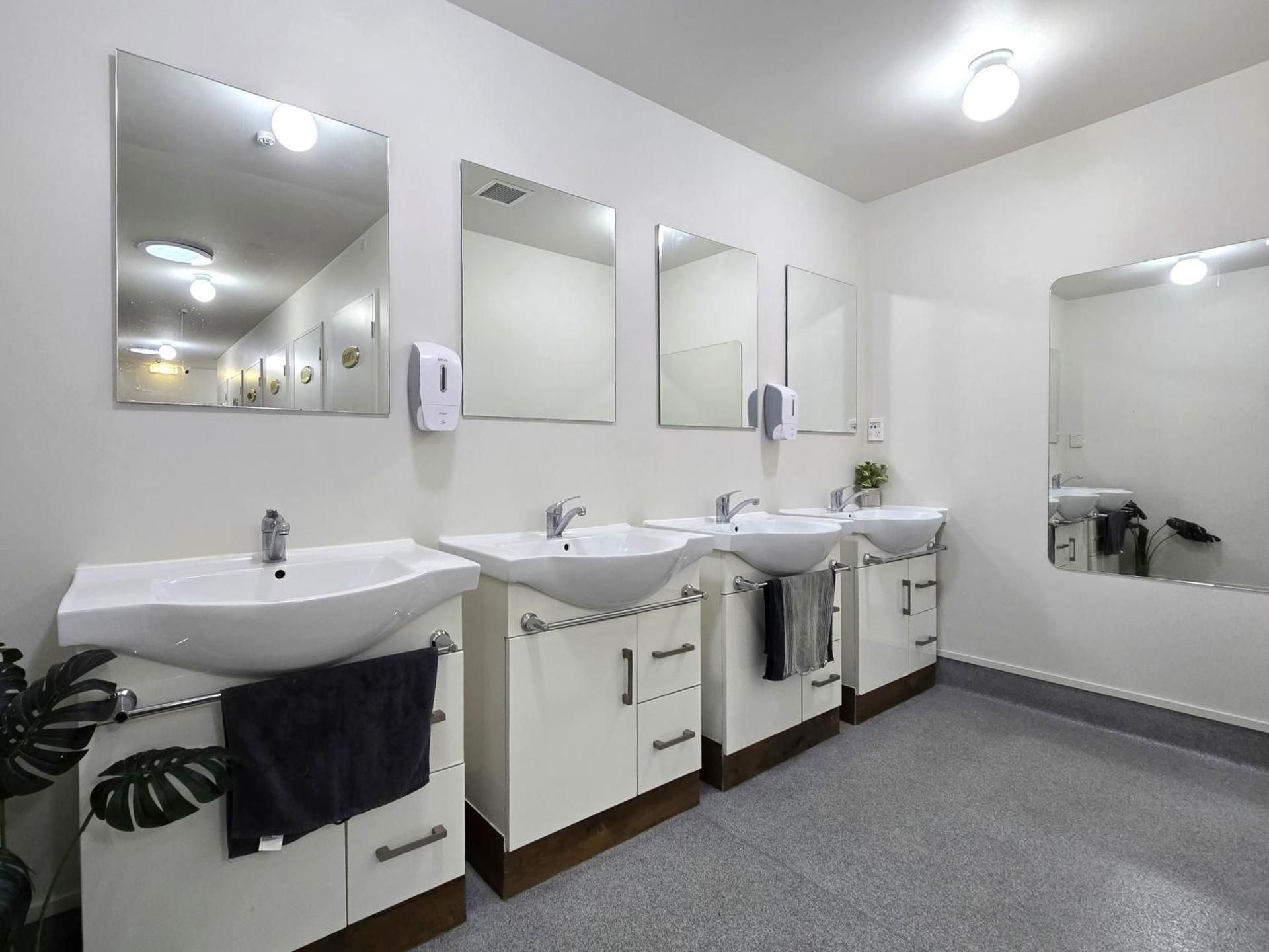 Share Bed in 6-Bed Mixed Dormitory