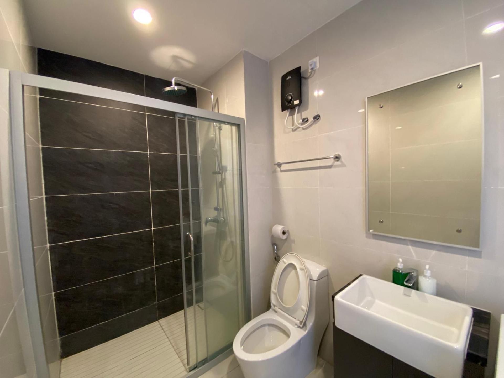 Studio Apartment with Queen Bed