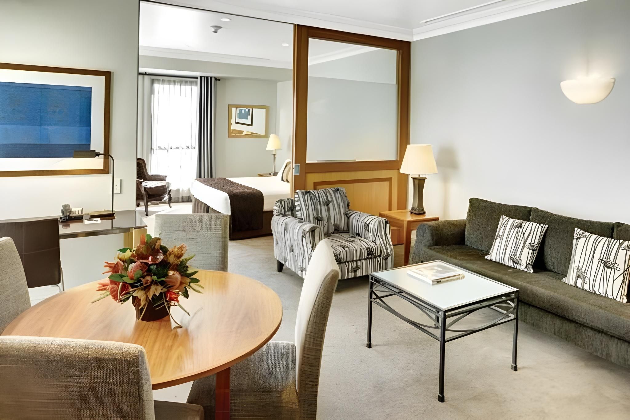 Deluxe One Bedroom Apartment with Harbour View