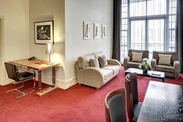 Executive 2 Bedroom Apartment with Balcony & Harbor View