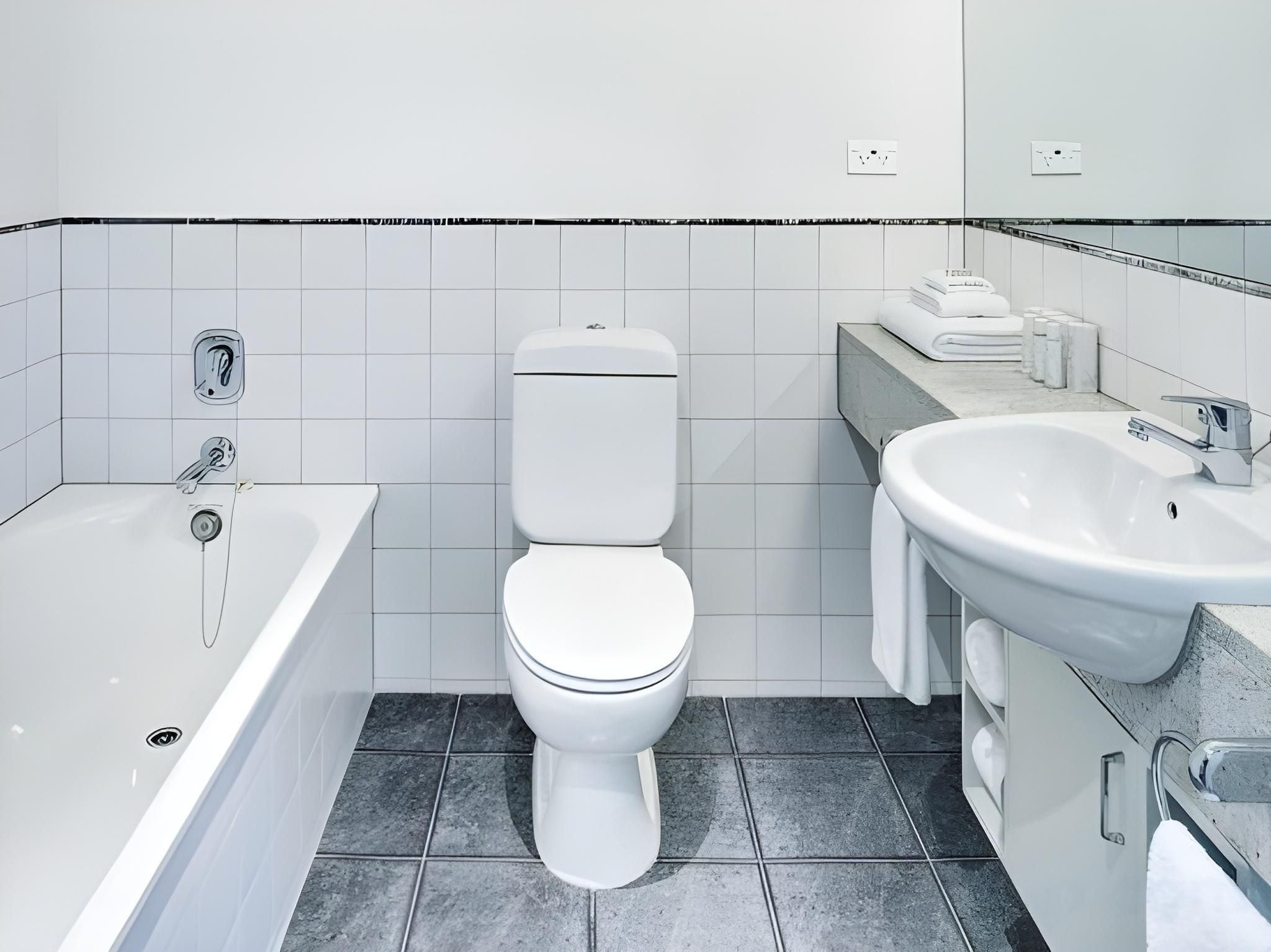 Deluxe One Bedroom Apartment with Harbour View