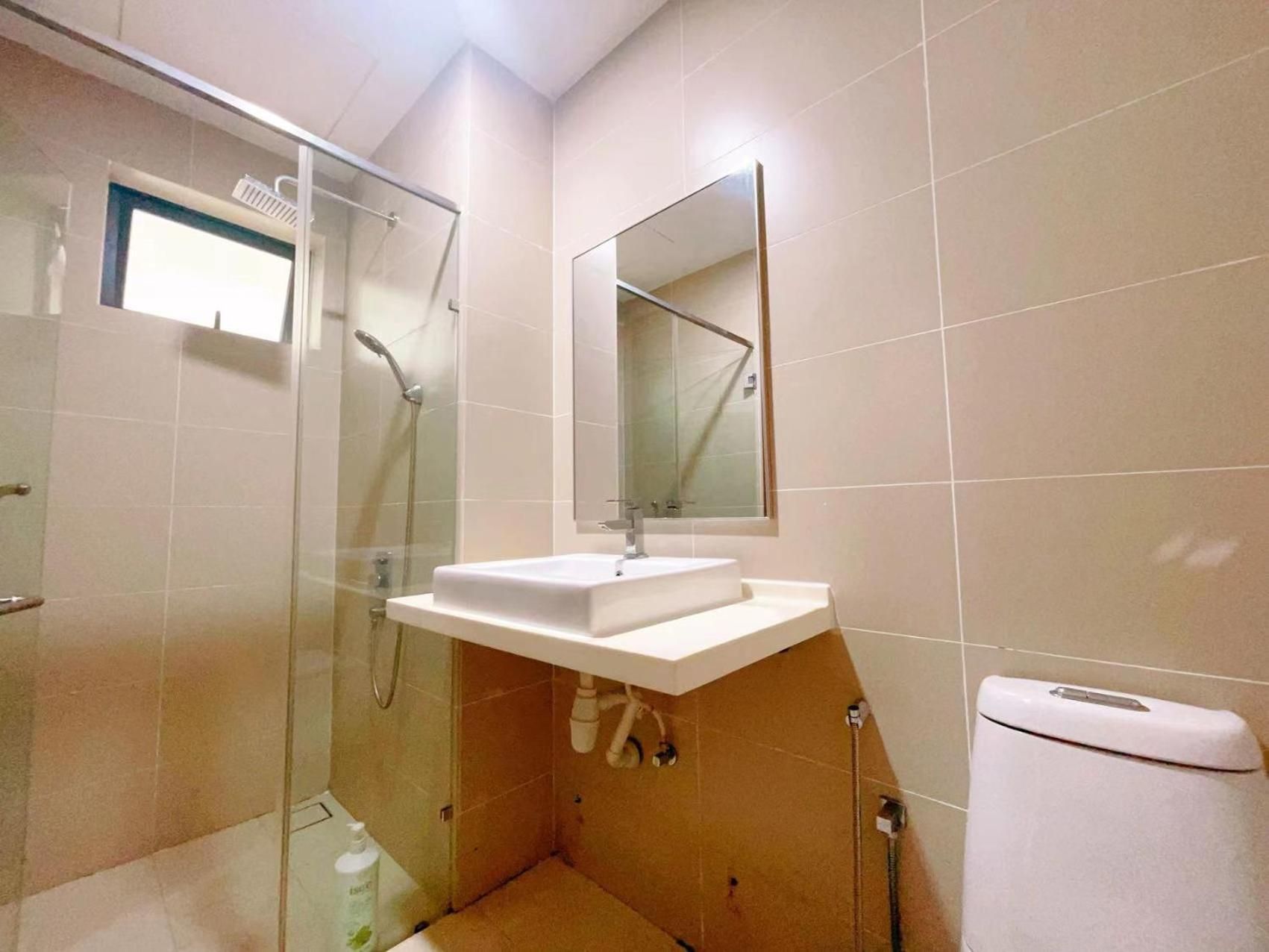 One-Bedroom Apartment with Balcony