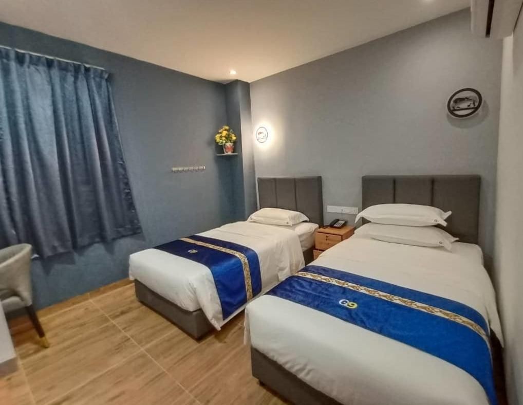 Deluxe 2 Single Beds