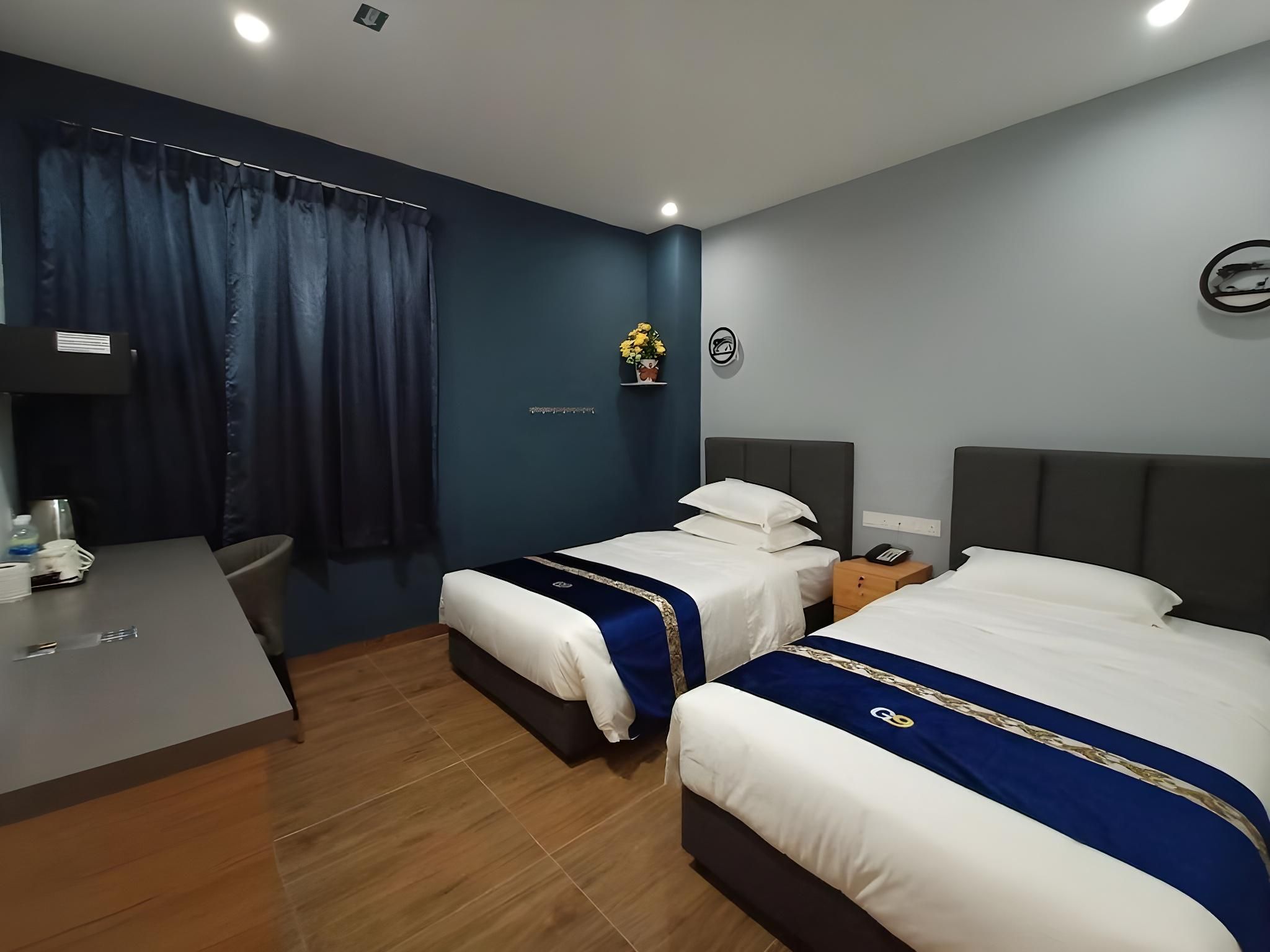 Deluxe 2 Single Beds