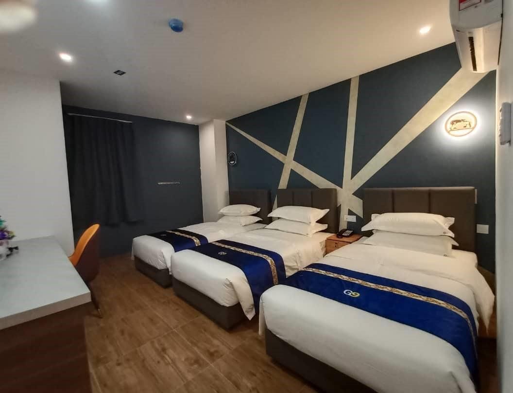 Deluxe 3 Single Beds