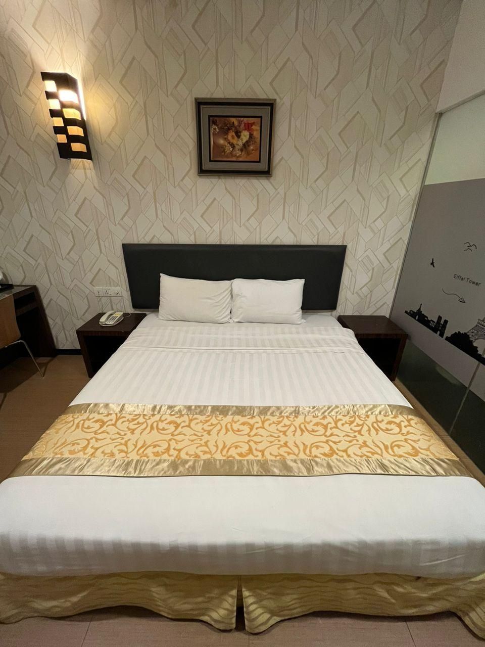 Superior King Bed