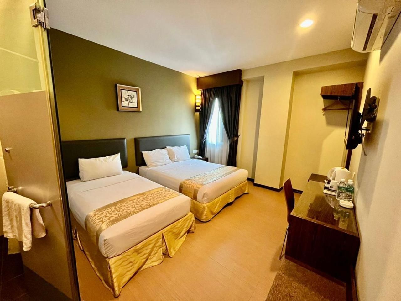 Triple Family Room