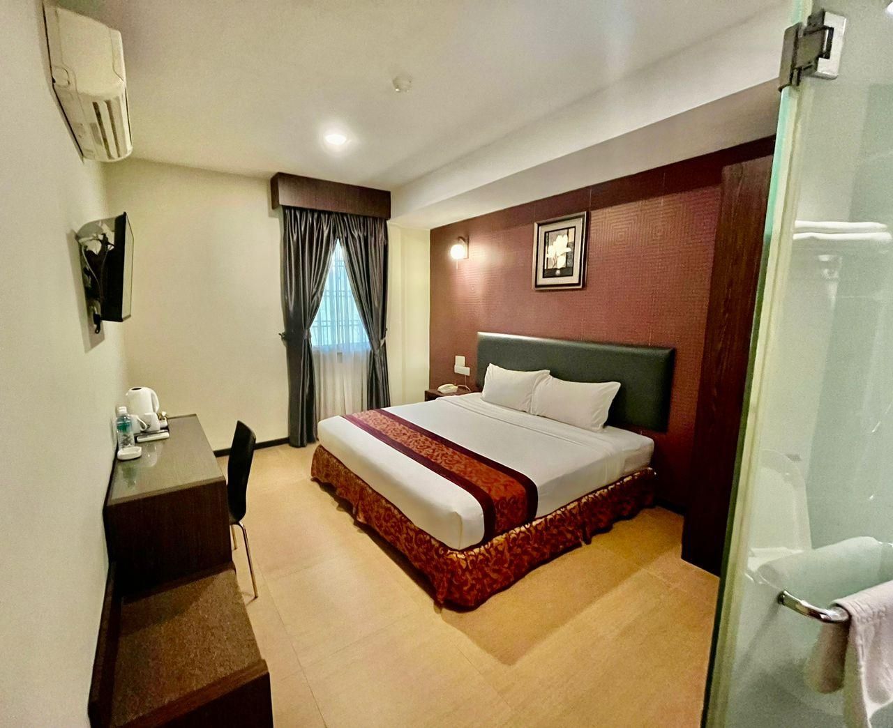 Deluxe King Bed