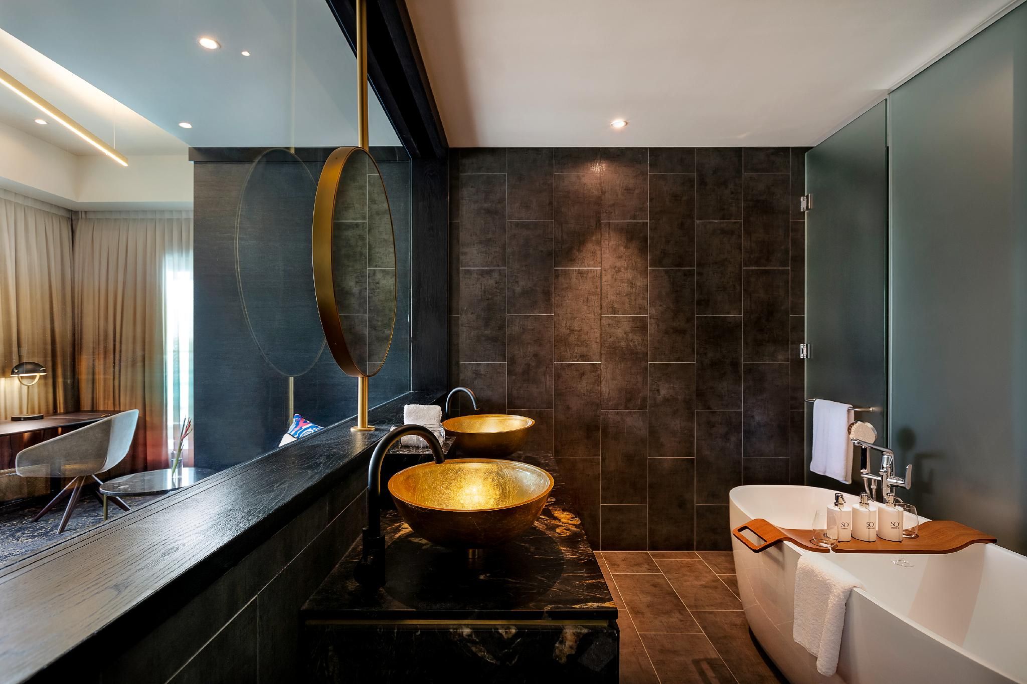 ATELIER SUITE, Club Signature Access, 1 King Bed