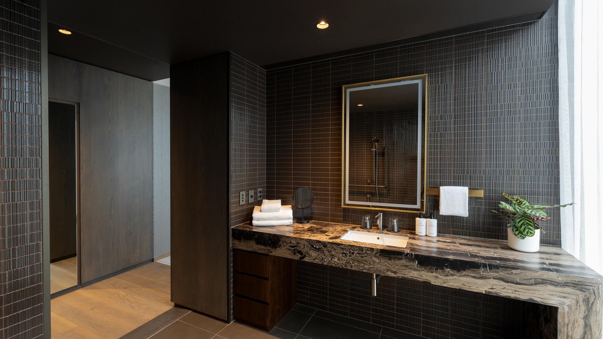 1 King Classic Accessible