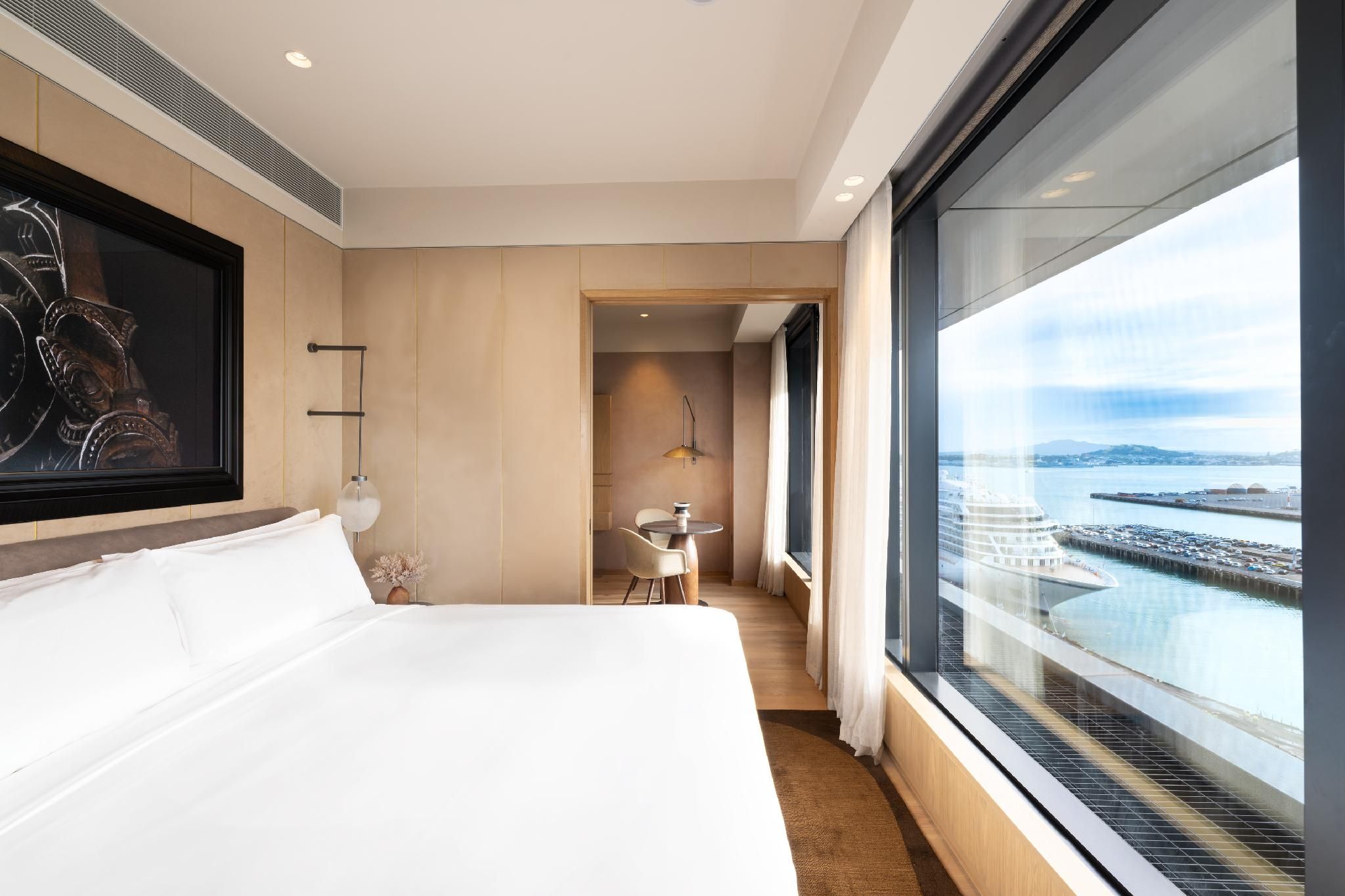 1 Bedroom Suite Club Lounge Access