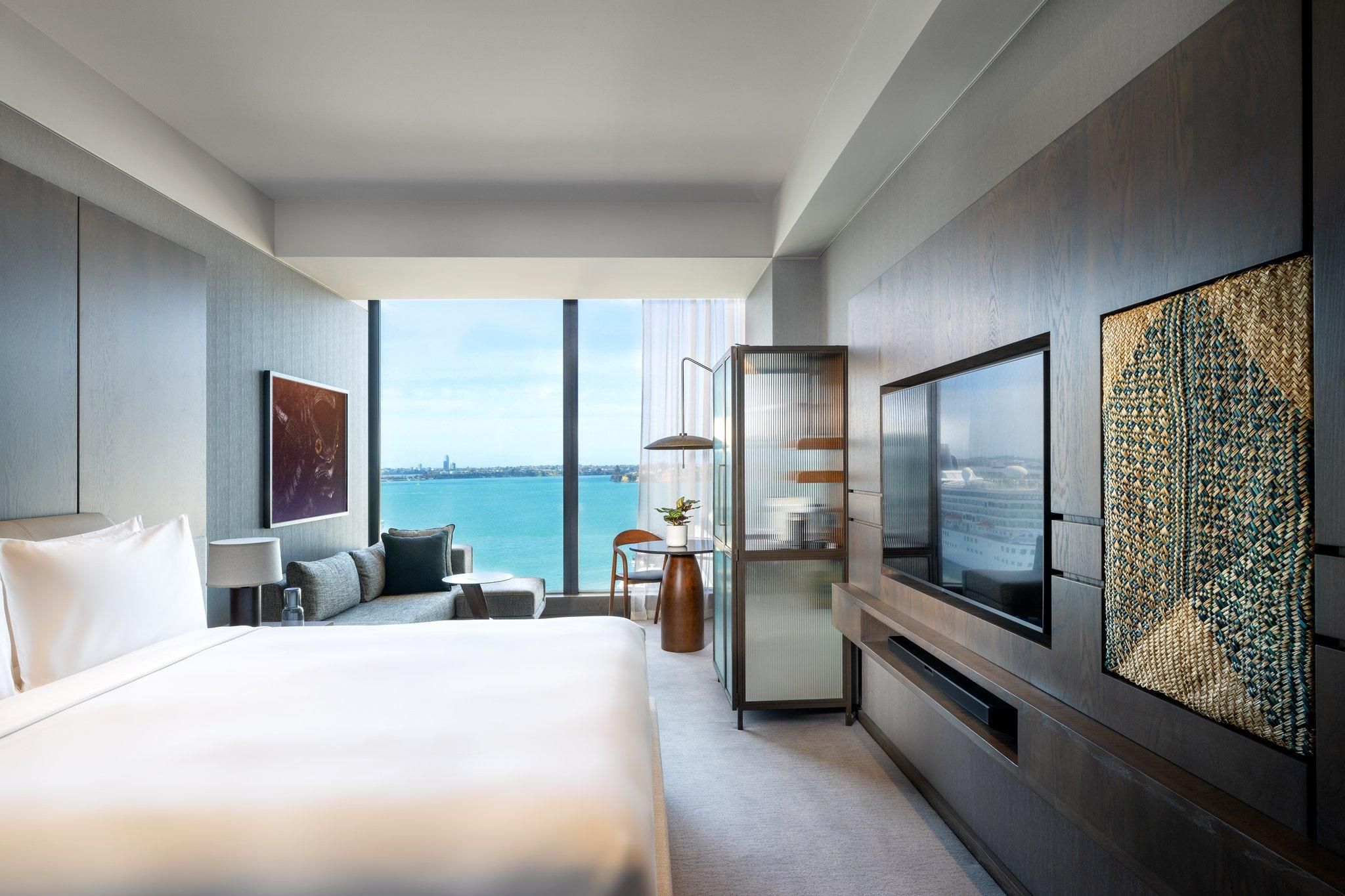 1 King Classic Harbour View Club Lounge Access