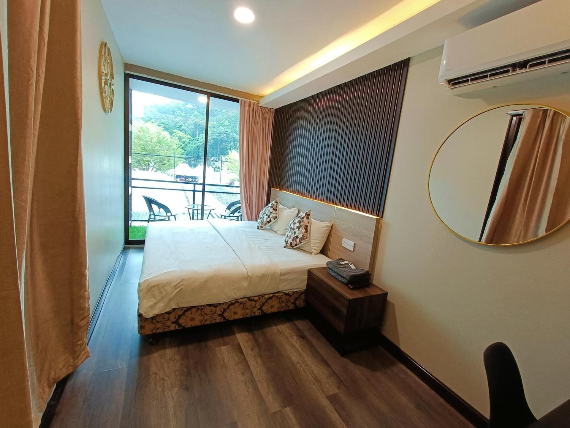 King Room with Mountain View