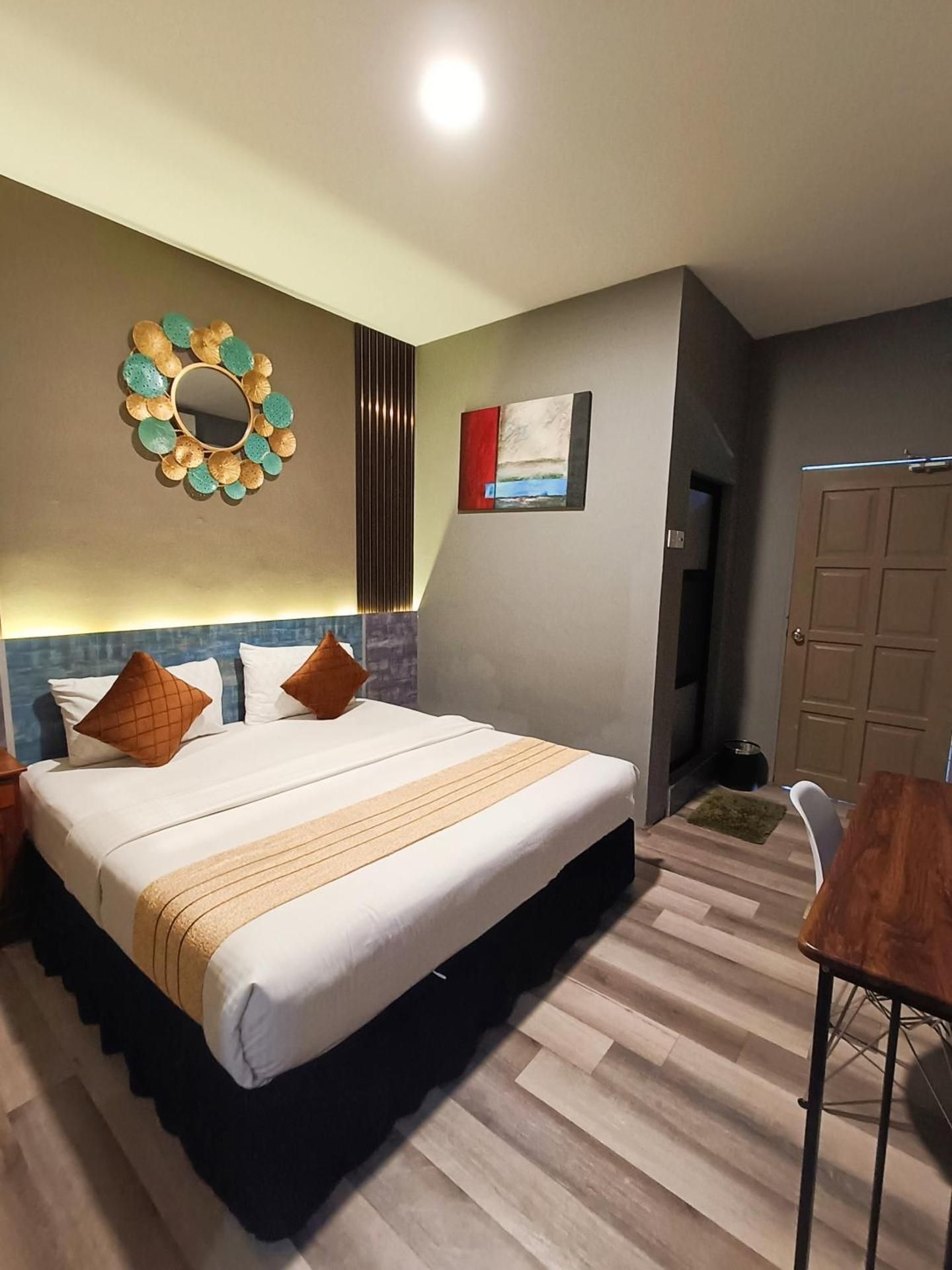 Deluxe King Room with Balcony