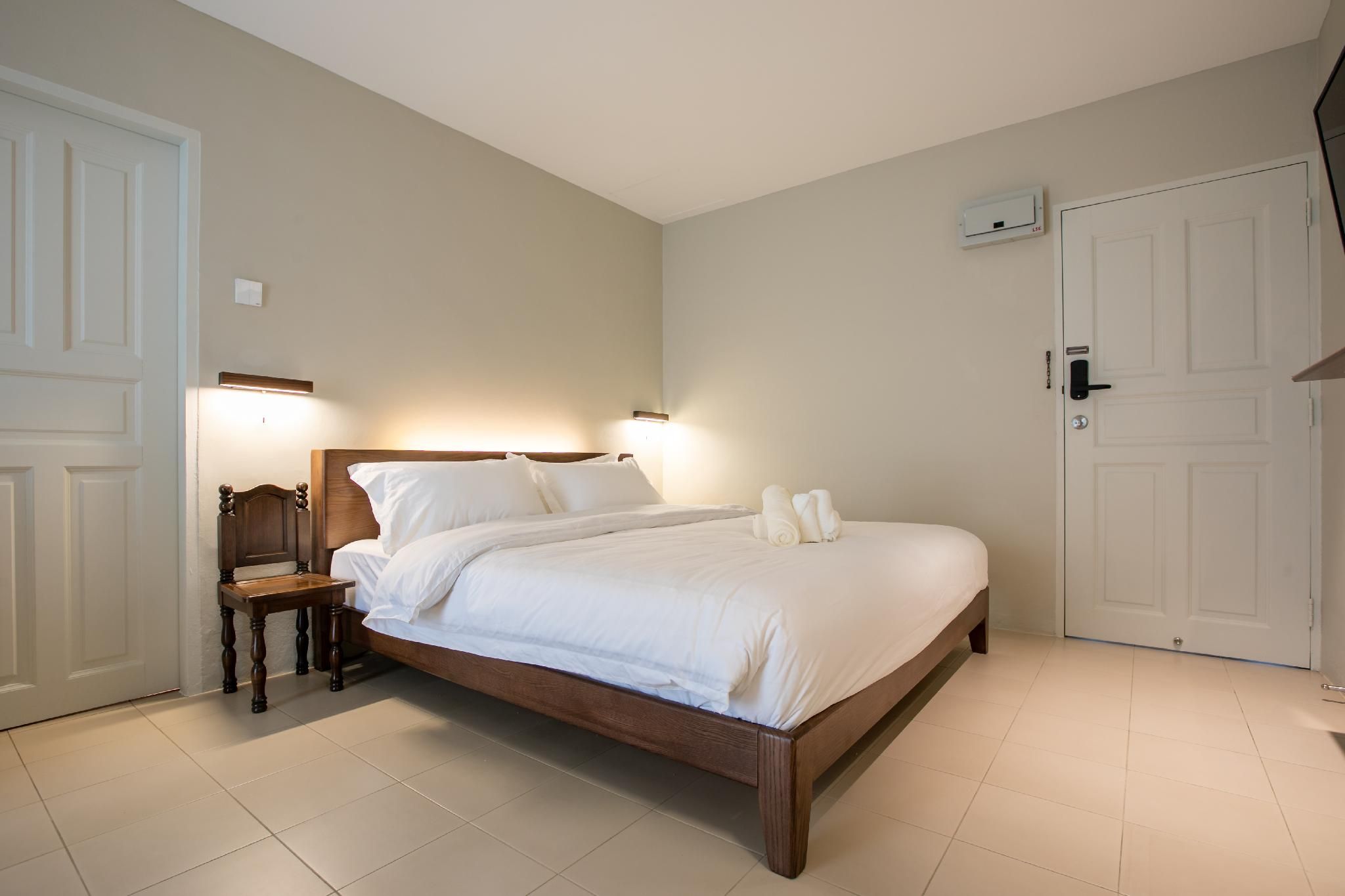 Deluxe King Room with Patio