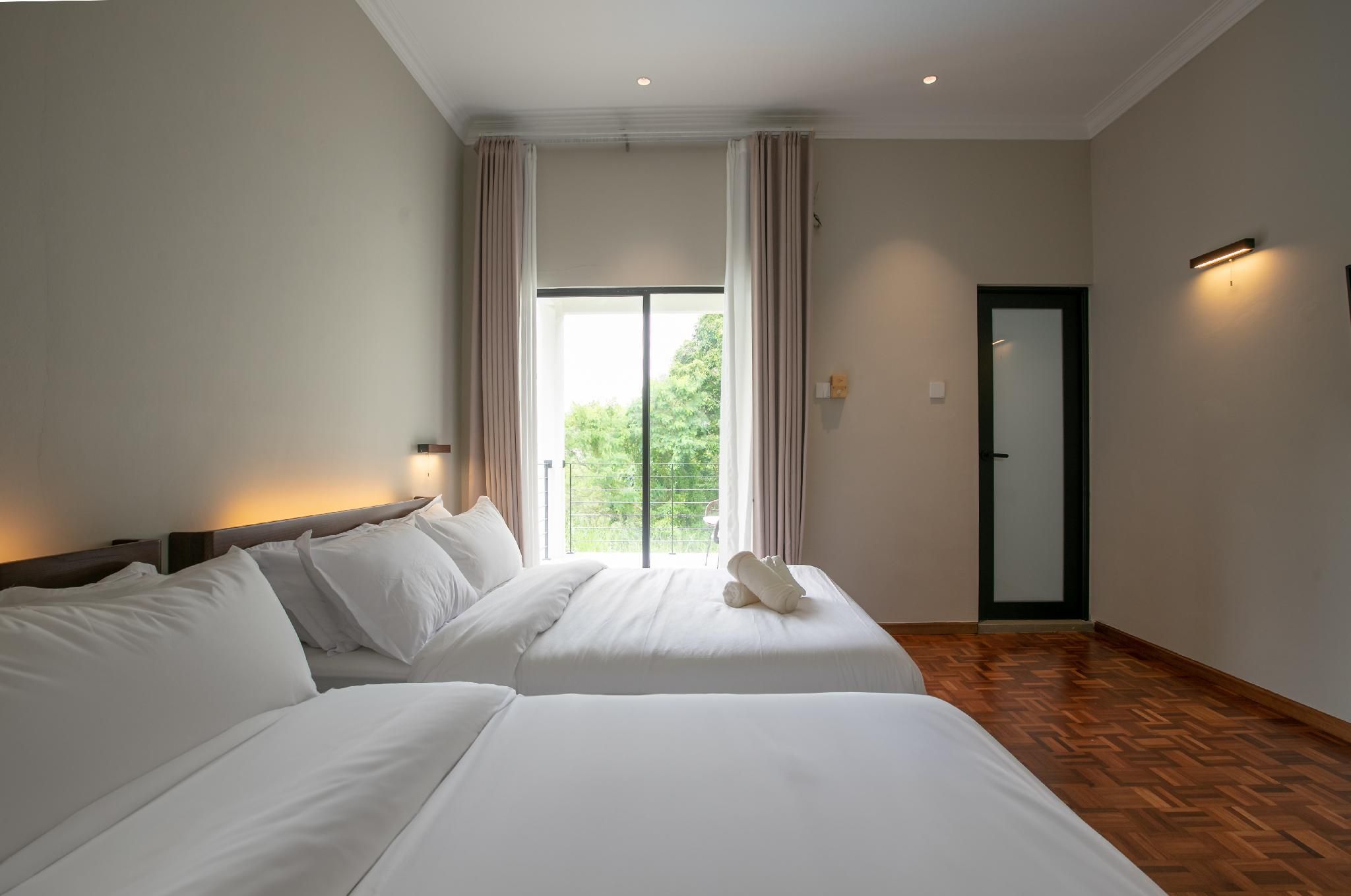 Deluxe Family Room with Balcony