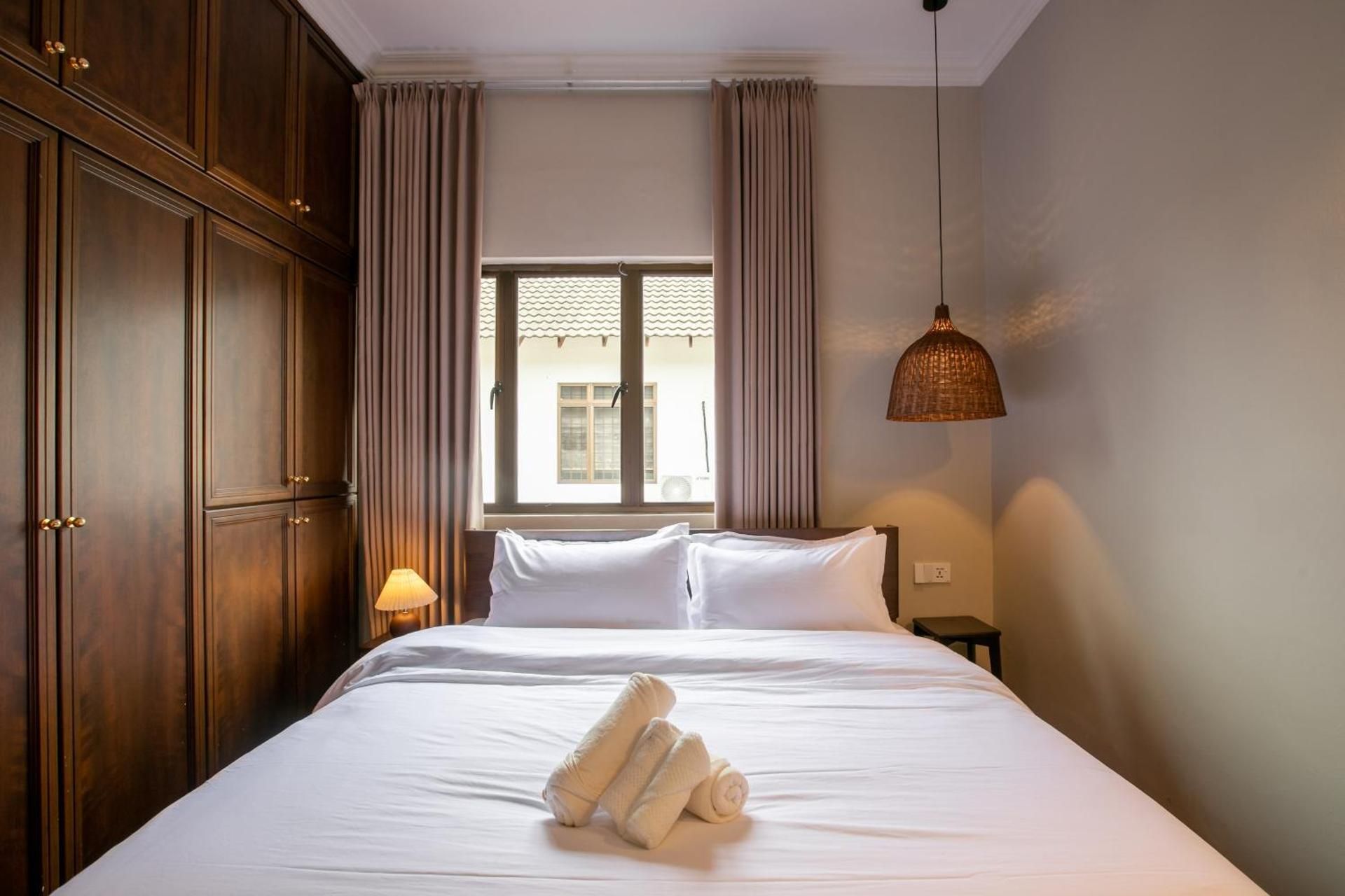 Standard Room with King Bed