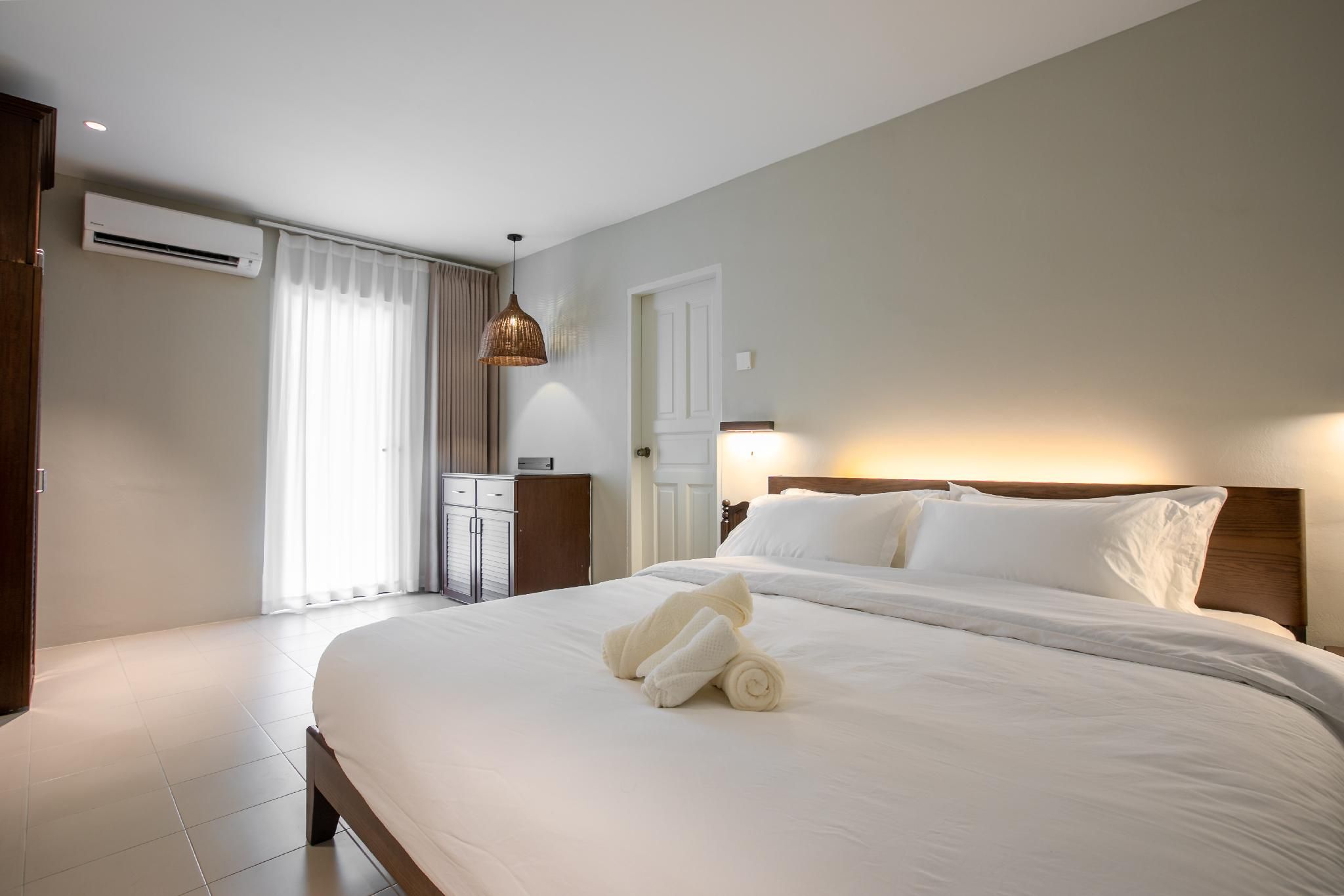 Deluxe King Room with Patio