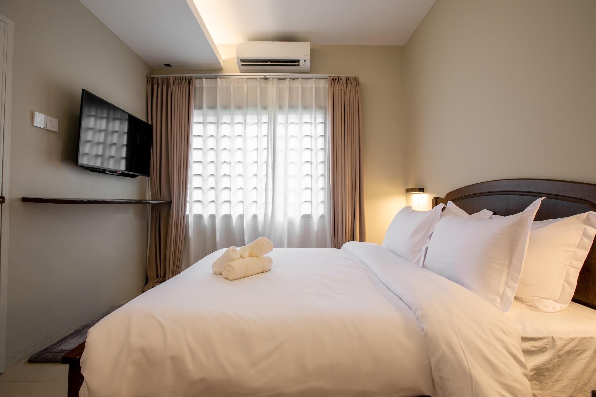 Standard Room with Queen Bed
