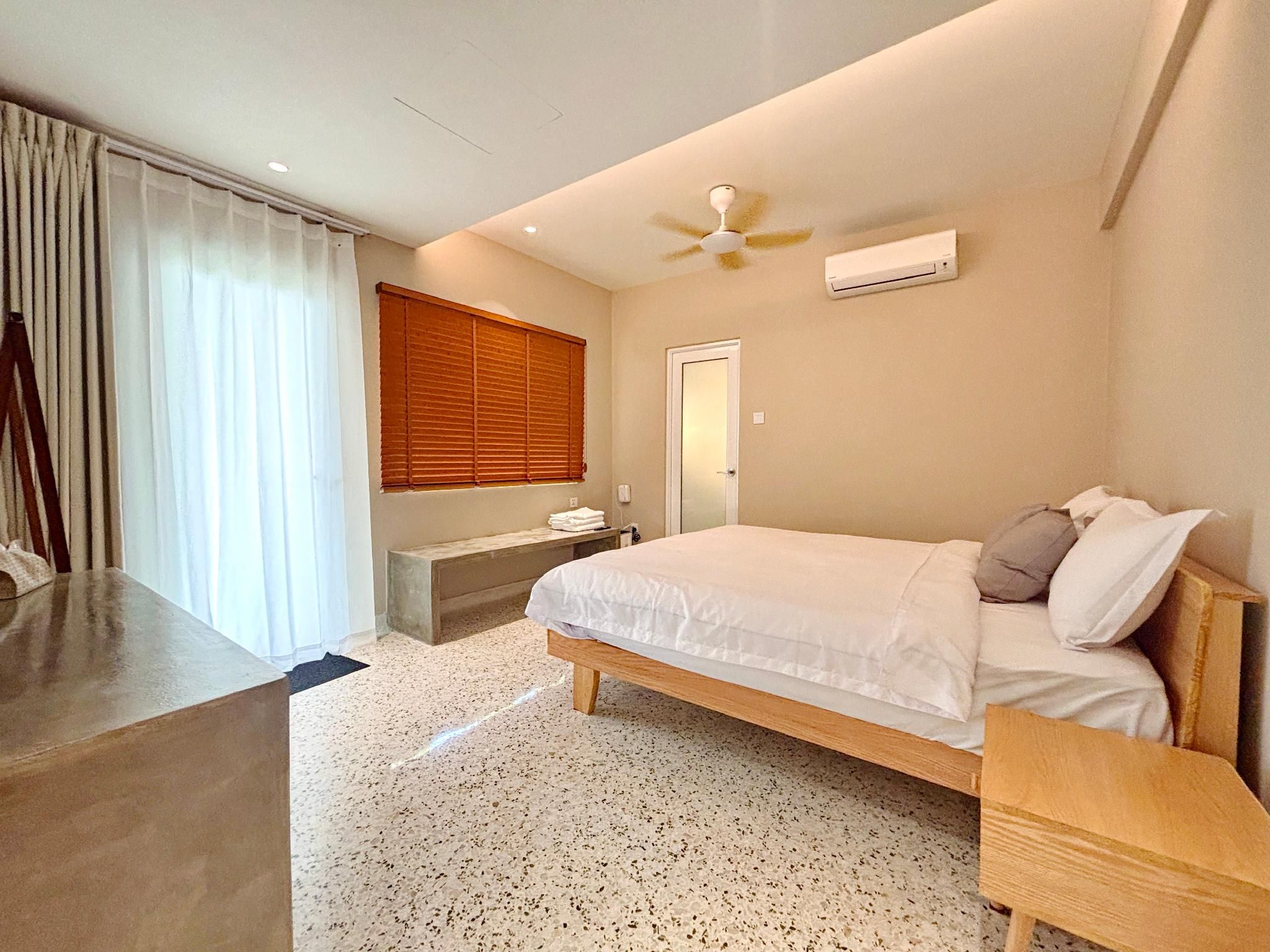 Deluxe King Room with Garden View