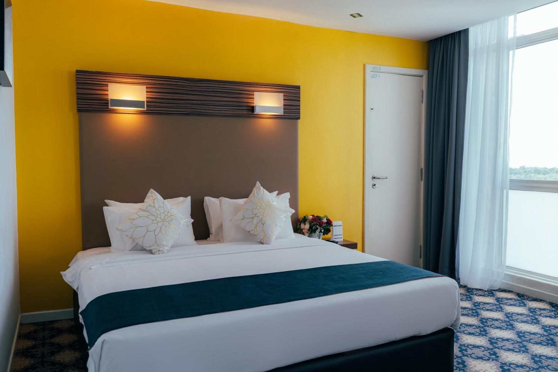 Premier Deluxe River View King Room