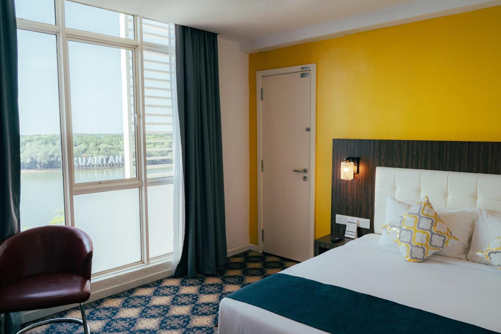 Premier Deluxe River View King Room