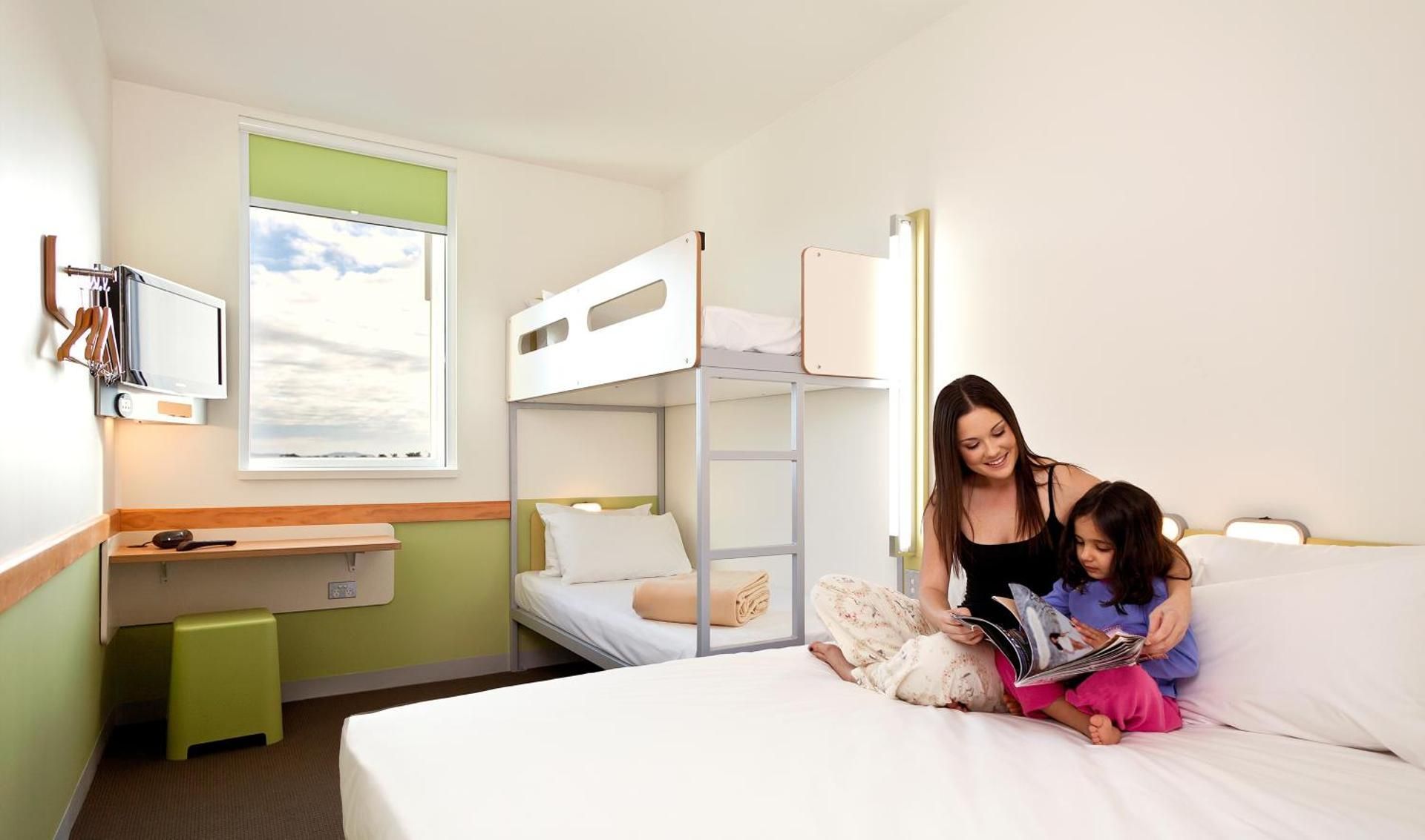 Family Room with 1 Double Bed and 2 Single Bunk Beds
